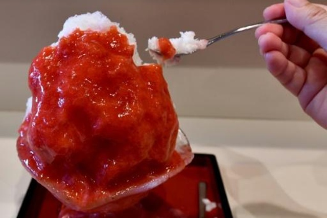 La fabricación de helados con hielo natural desapareció prácticamente durante las últimas décadas del país del sol naciente. (Foto Prensa Libre: AFP)