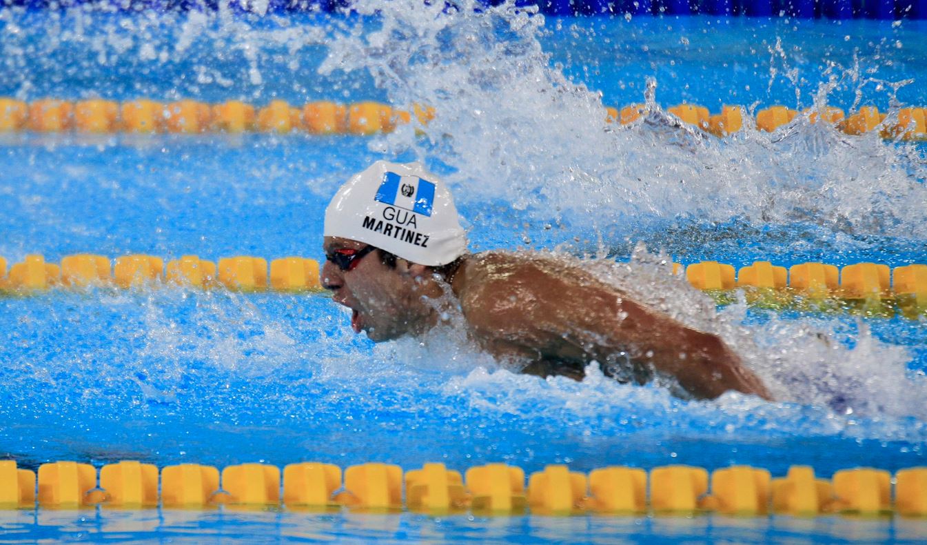 Luis Carlos Martínez, durante la prueba de 100 metros mariposa. (Foto Prensa Libre: Cortesía COG)