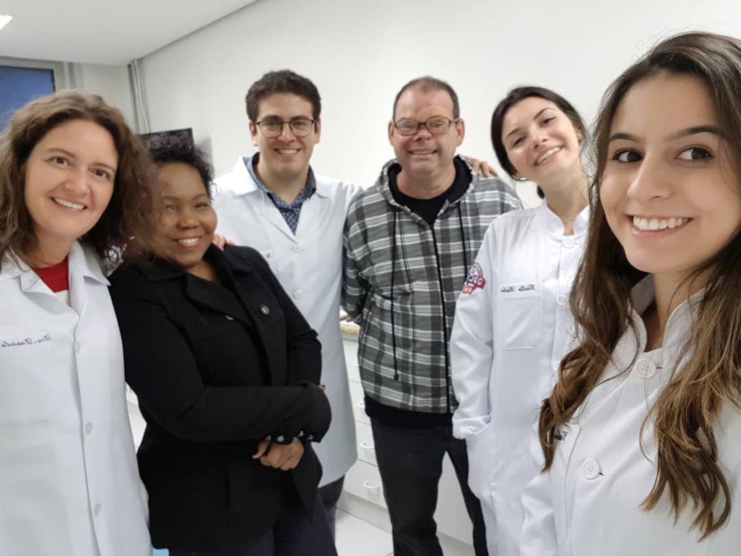 Equipo de profesionales trabaja en la "Más identidad", una herramienta con tecnología 3D para desarrollar prótesis faciales a pacientes afectados por el cáncer. (Foto Prensa Libre: Facebook Dr.RodrigoSalazar)