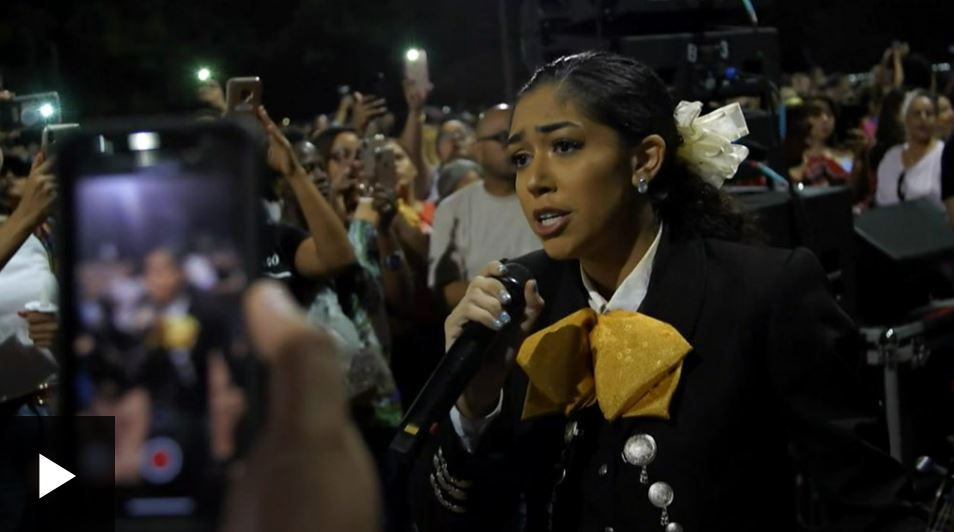 La emotiva canción de Juan Gabriel que un grupo de mariachis dedicó a las víctimas del tiroteo en El Paso.