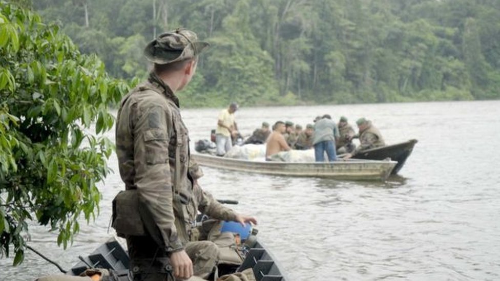 La Legión Extranjera Francesa, junto a otros organismos de defensa, combate la minería ilegal.