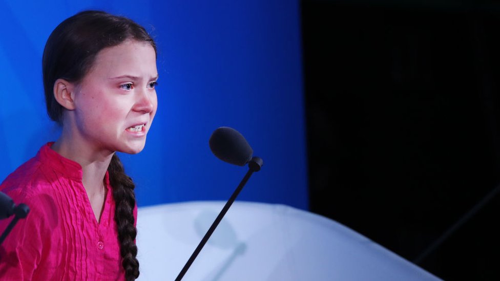 Me han robado mis sueños y mi infancia con sus palabras vacías, dijo la joven activista en la apertura de la cumbre del clima en las Naciones Unidas que se está realizando esta semana en Nueva York.