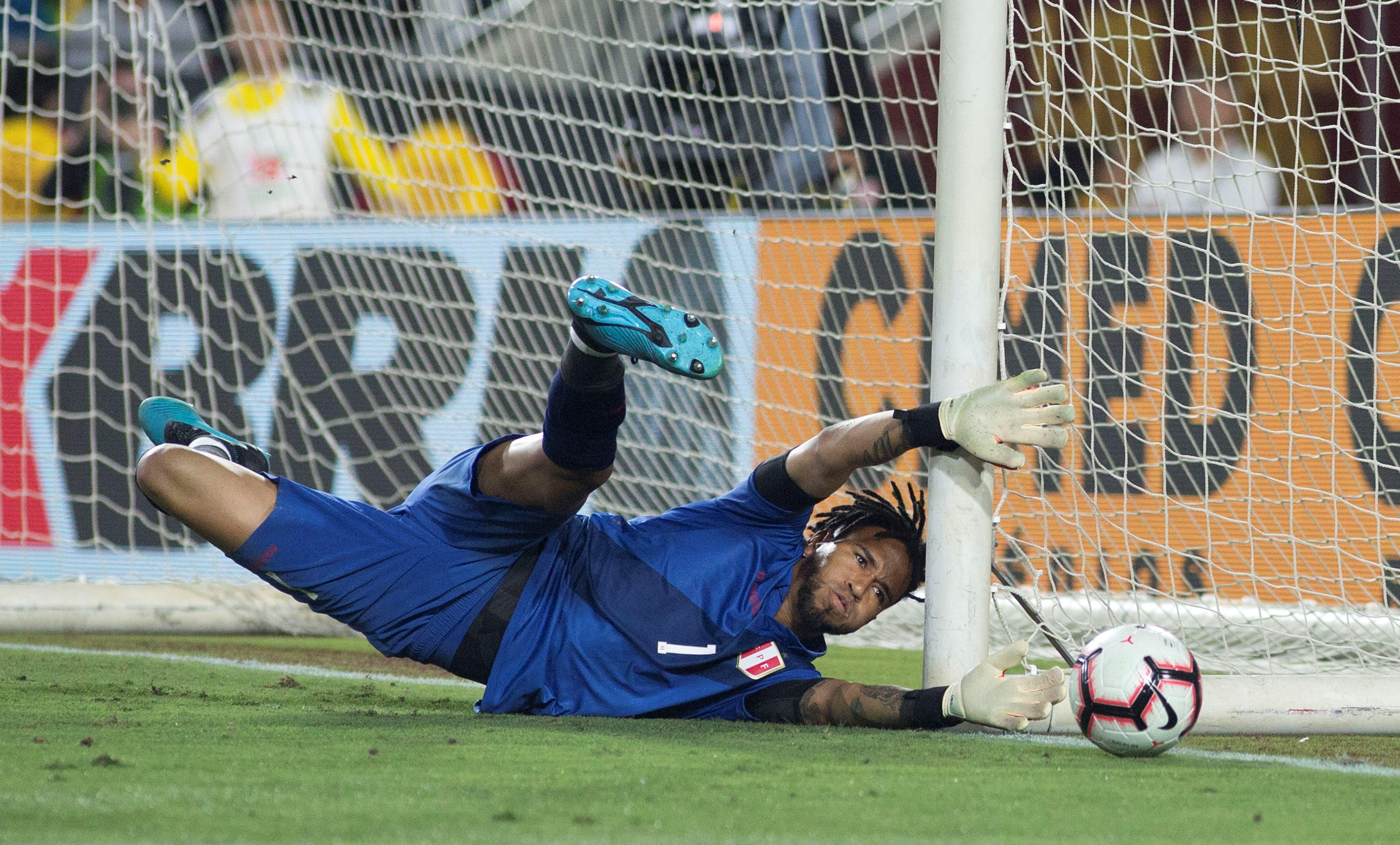 Pedro Gallese de Perú cambiará de aires. (Foto Prensa Libre: EFE)