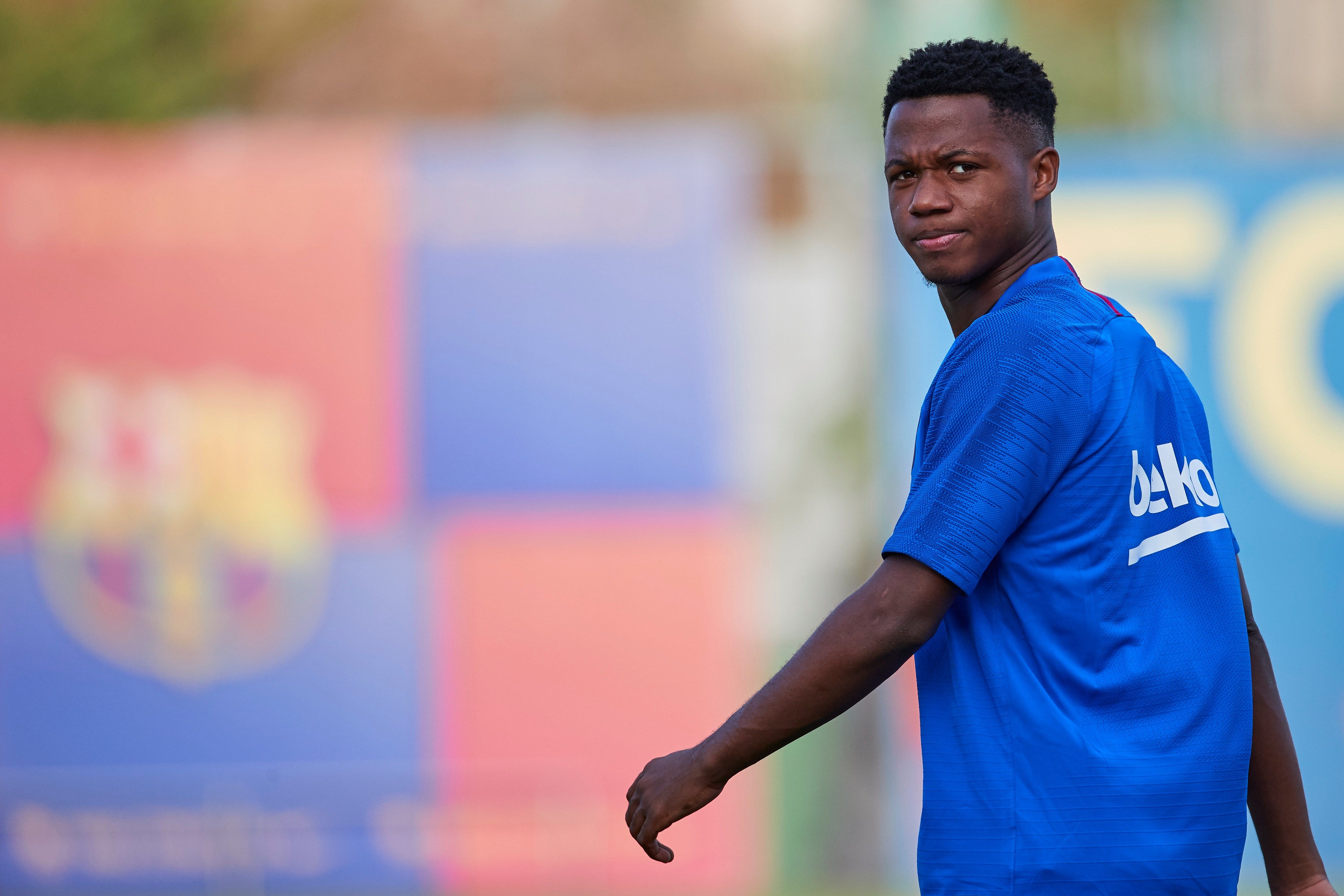 El jugador del Barcelona Ansu Fati durante el entrenamiento del equipo. (Foto Prensa Libre: EFE) 