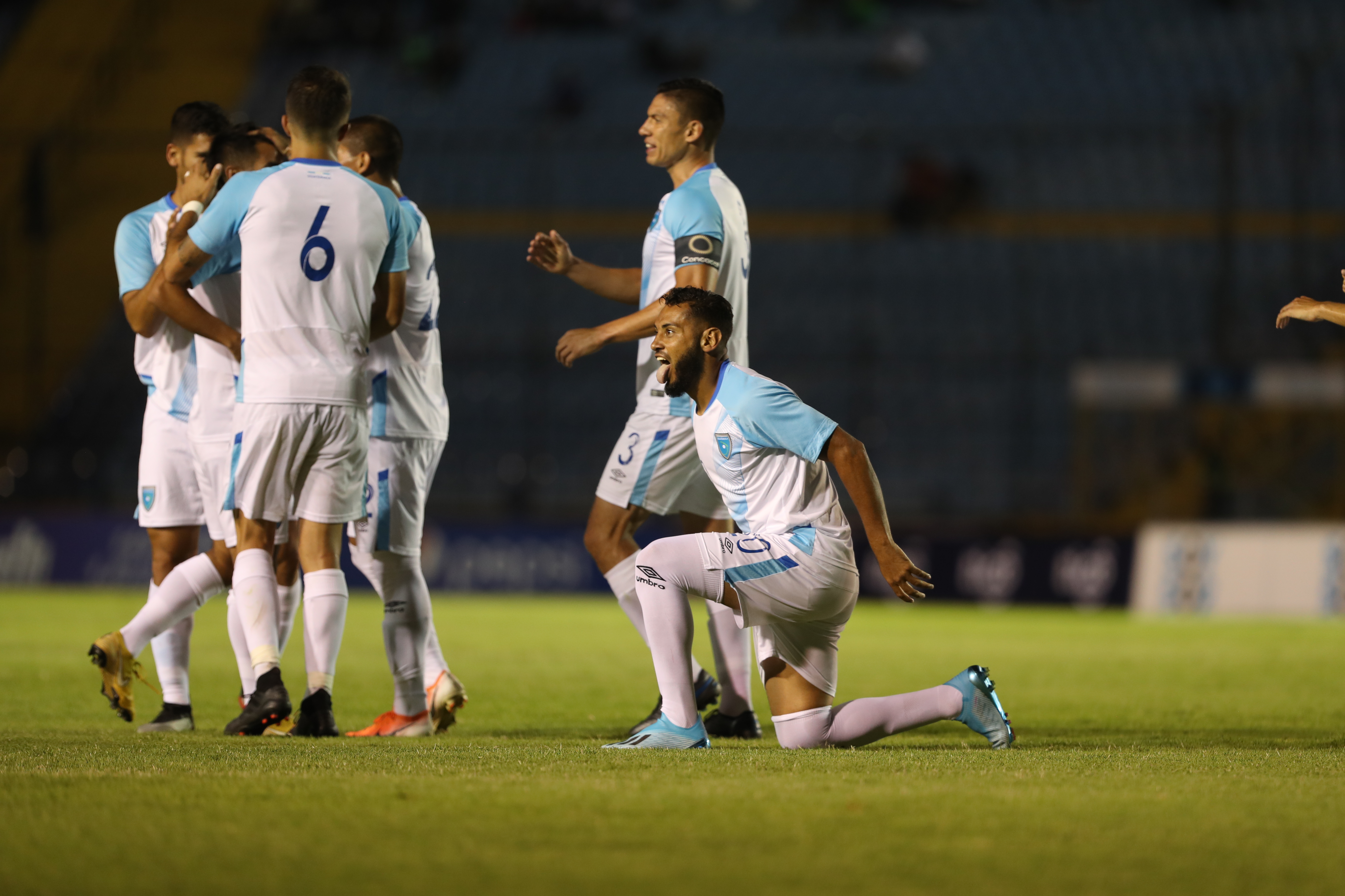 Danilo Guerra celebra uno de sus cuatro goles. (Foto Prensa Libre: Francisco Sánchez)