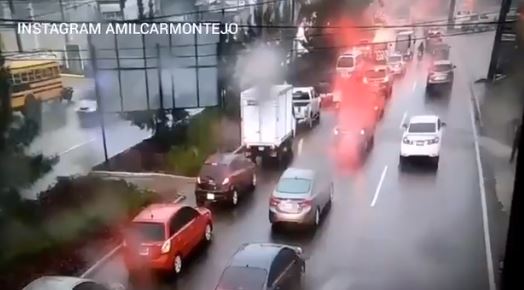 Congestionamiento en las zonas 10 y 15. (Foto Prensa Libre: Amílcar Montejo). 