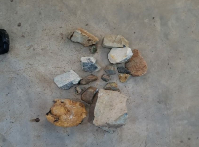 Algunas de las piedras de jade incautadas. (Foto Prensa Libre: Ministerio Público).