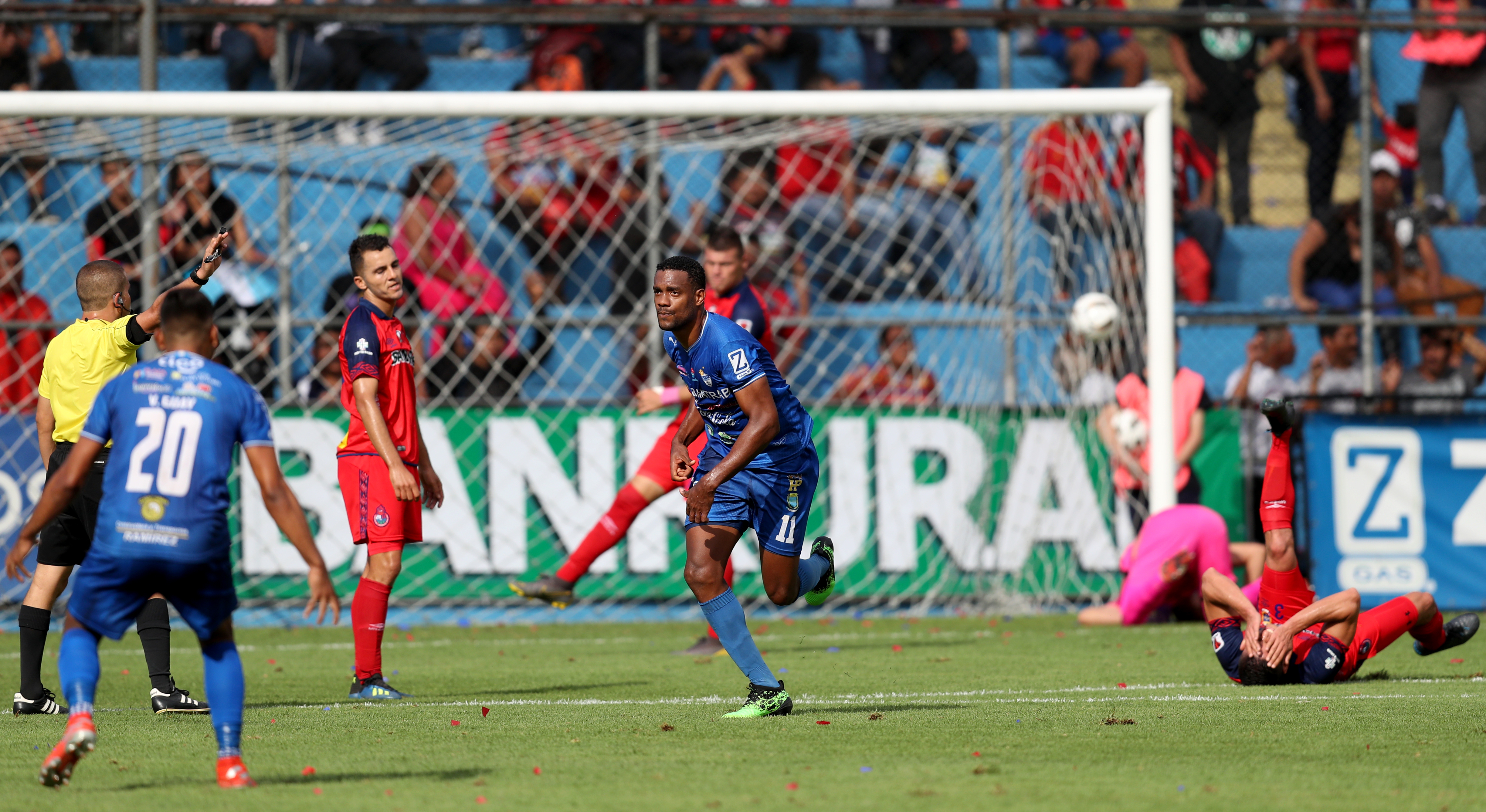 Mitchell, de Cobán Imperial, ha sido la figura de su equipo. (Foto Prensa Libre: Carlos Vicente)