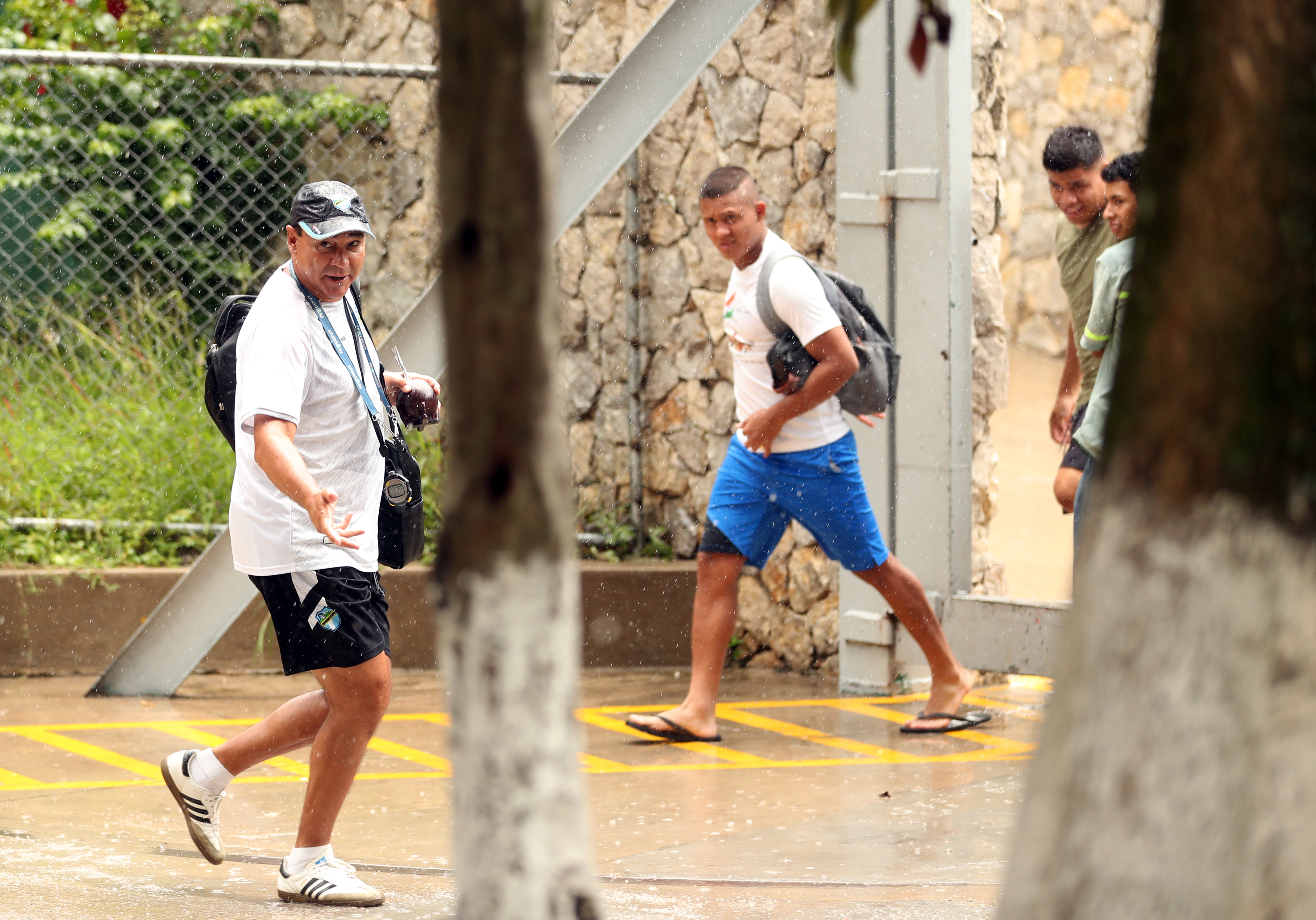 Mauricio Tapia, después del entrenamiento crema, el martes. (Foto Prensa Libre: Jeniffer Gómez)