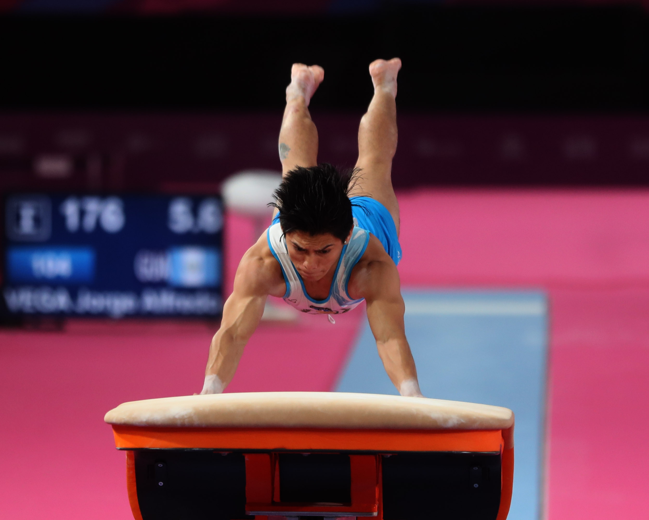 Jorge Vega es el subcampeón mundial en salto al potro. (Foto Prensa Libre: Hemeroteca)