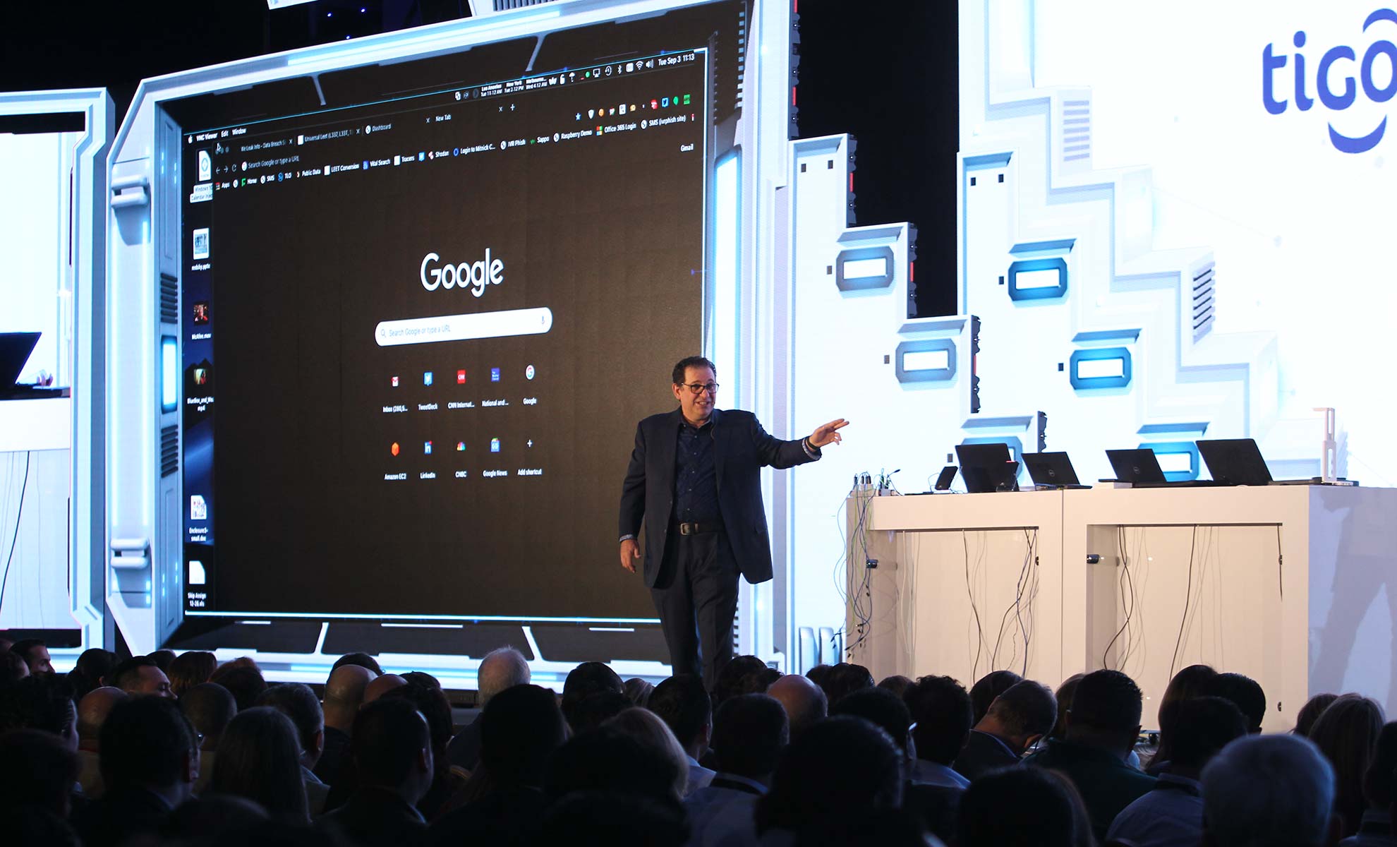 Kevin Mitnick el hacker más famoso del mundo, autor best-seller y expositor sobre ciberseguridad.