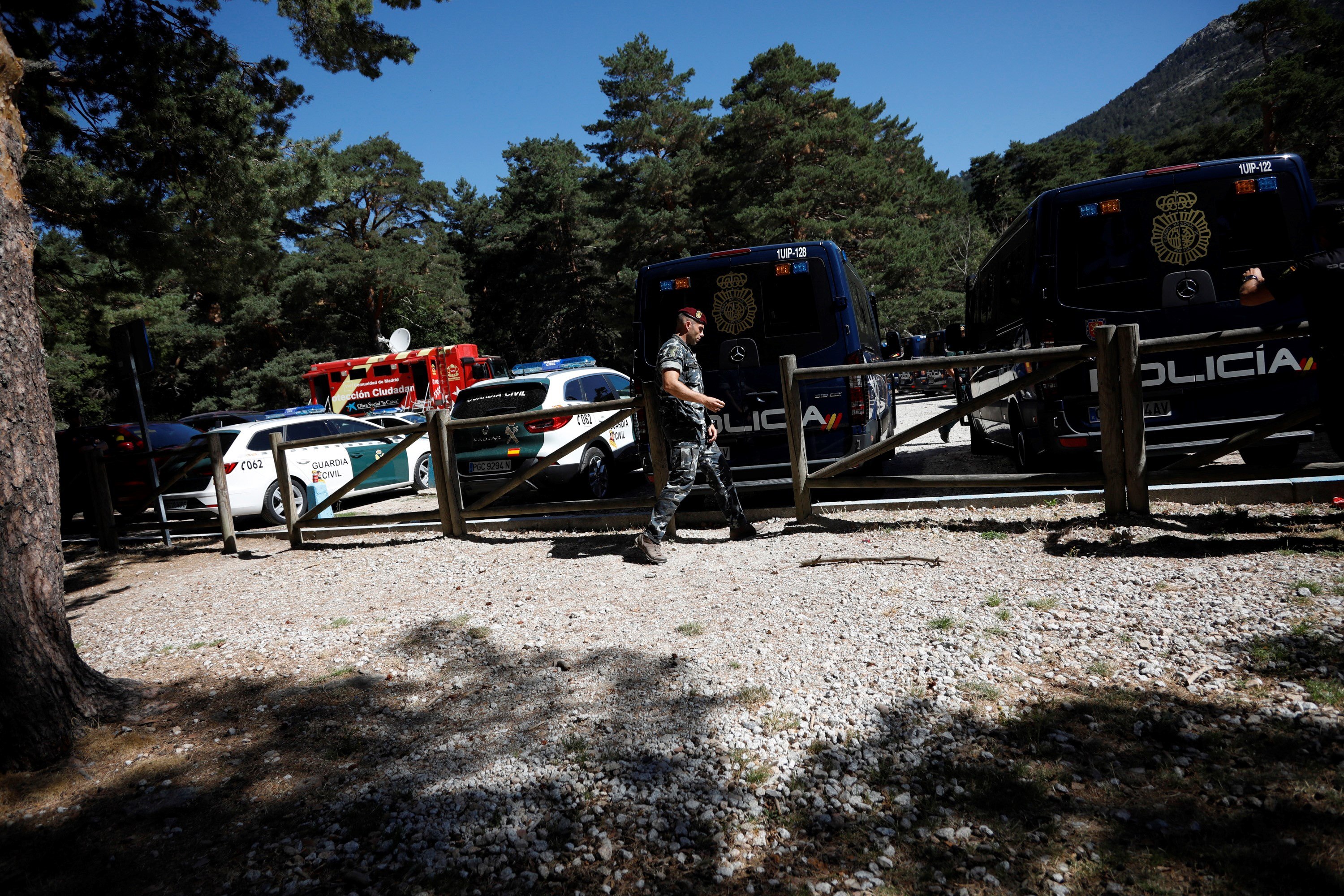  miembro de los Grupos Especiales de Operaciones (GEOS), durante el dispositivo de búsqueda de Blanca Fernández Ochoa en la zona de la Dehesa en Cercedilla. (Foto Prensa Libre: EFE)