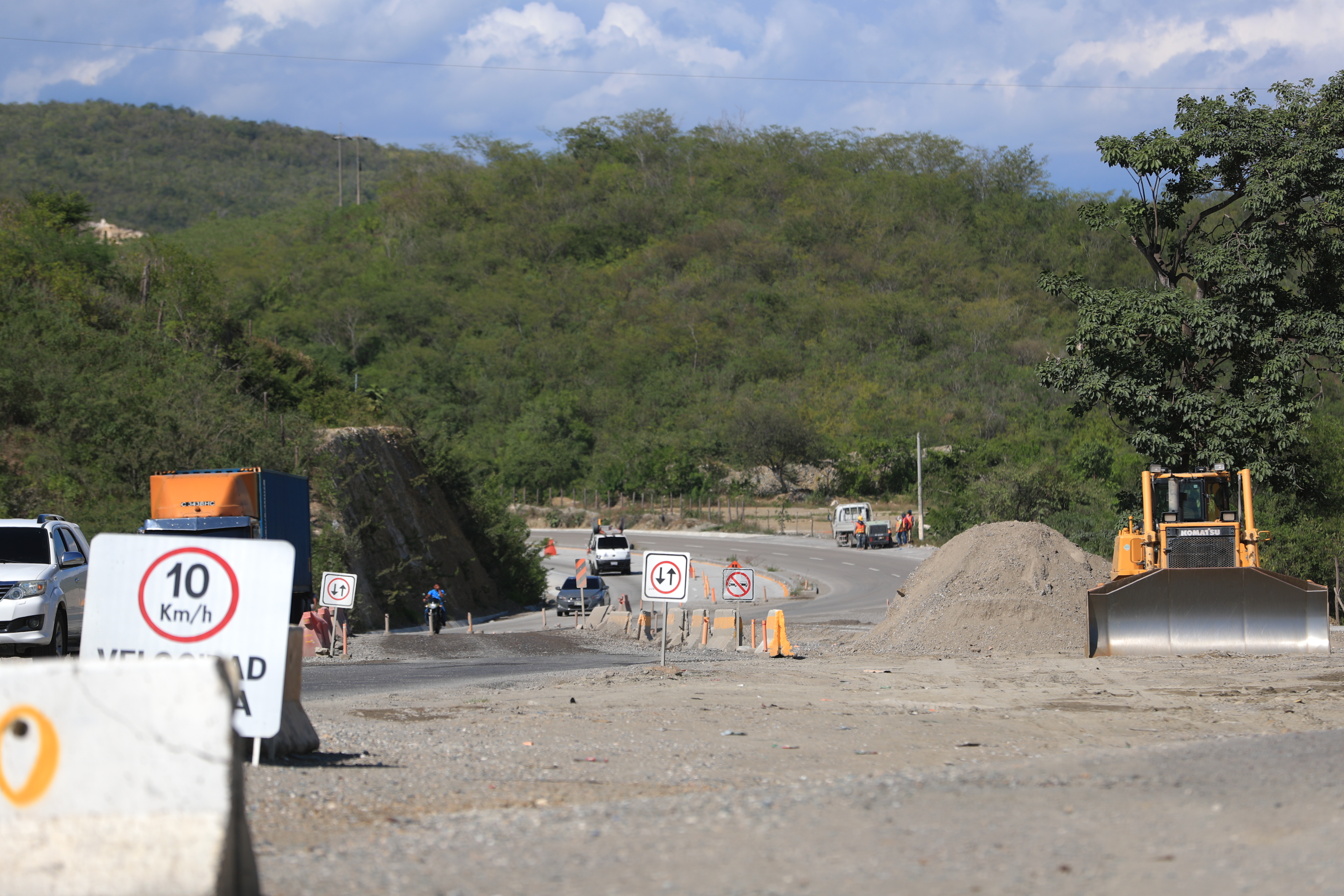 El CIV tendría una asignación de Q7 mil 399 millones con el fin de reactivar la economía y un mayor gasto en infraestructura pública para 2021. (Foto Prensa Libre: Carlos Hernández)