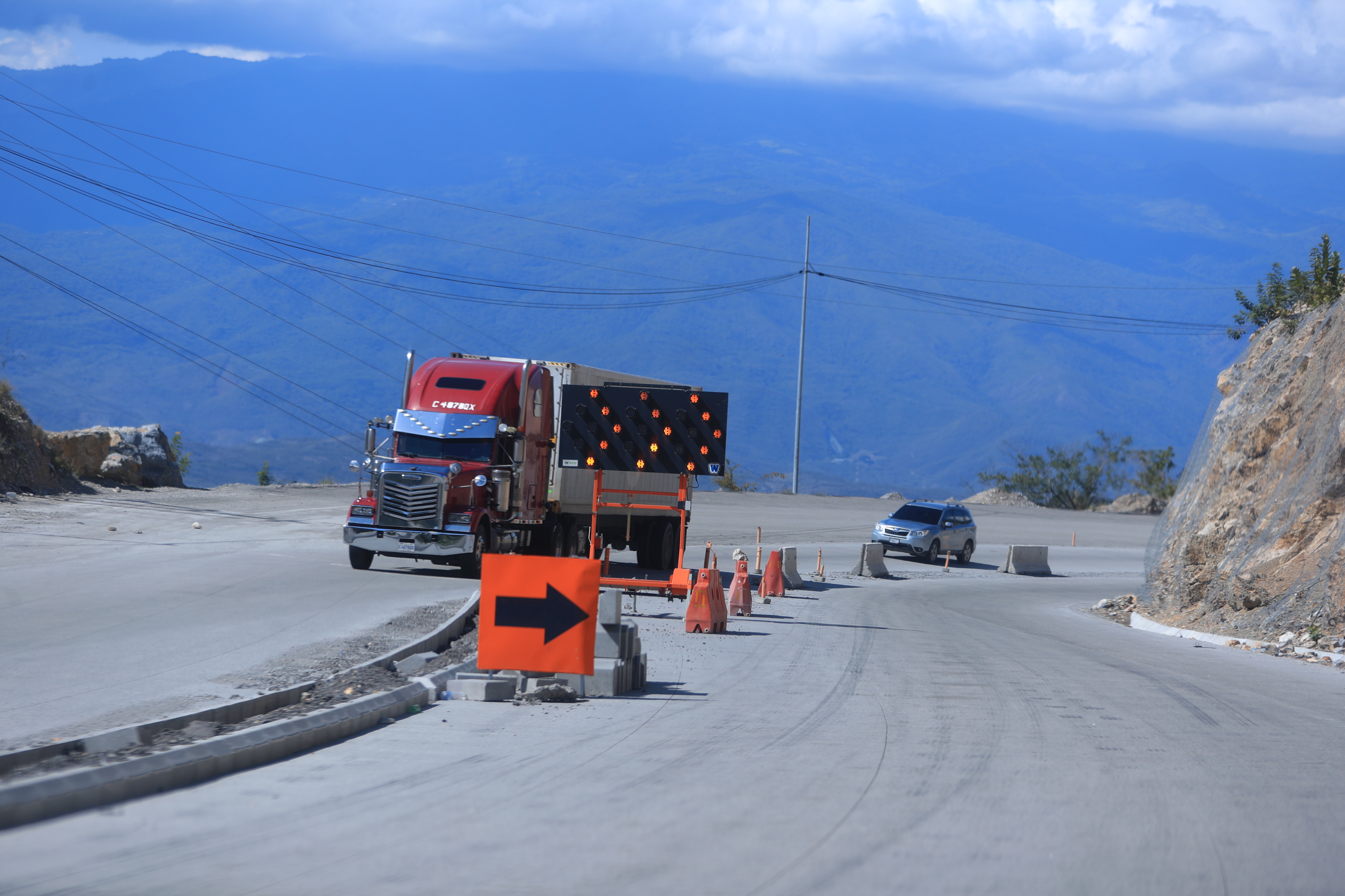 La política expansiva consiste en mayor inversión pública en proyectos que generen ocupación laboral e incentivar la inversión privada. (Foto Prensa Libre: Hemeroteca)  