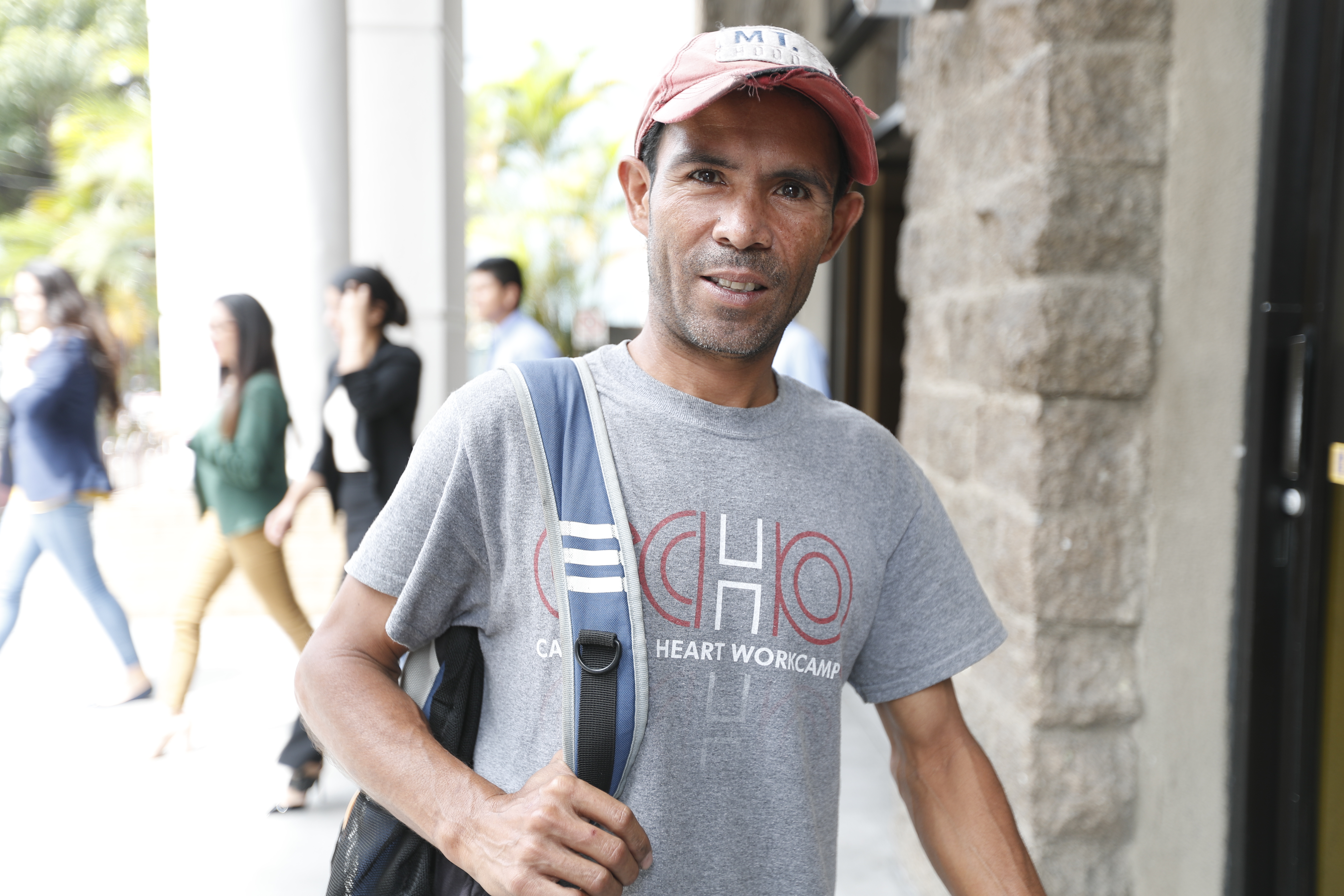 Pablo Roberto González, trabajó varios años en Miami, Estados Unidos, pintando barcos, pero regresó a Guatemala para cuidar a su padre. (Foto Prensa Libre: Esbin García)