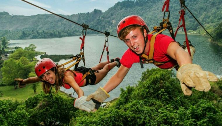 Además del manual para actividades de canopy se emitió uno para ascenso a volcanes, para buceo, parapente biplaza y rapel. (Foto, Prensa Libre: Hemeroteca PL).