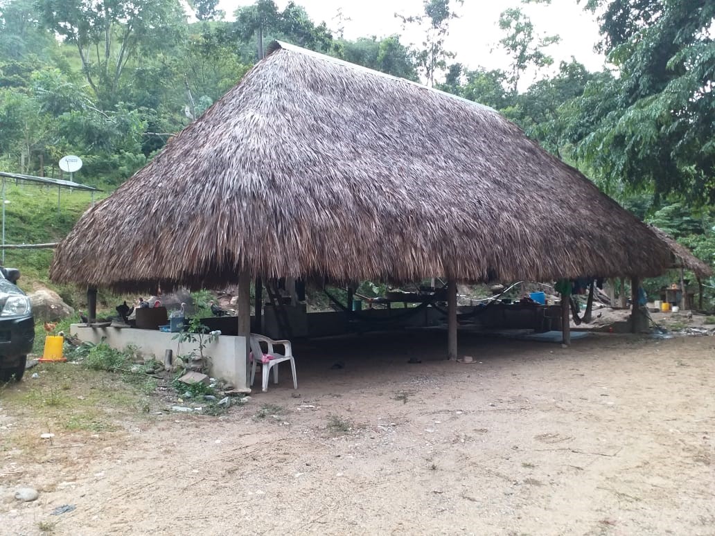 El narcolaboratorio es un rancho ubicado en un área montañosa de la aldea El Rico, en Los Amates, Izabal. (Foto Prensa Libre: Cortesìa) 