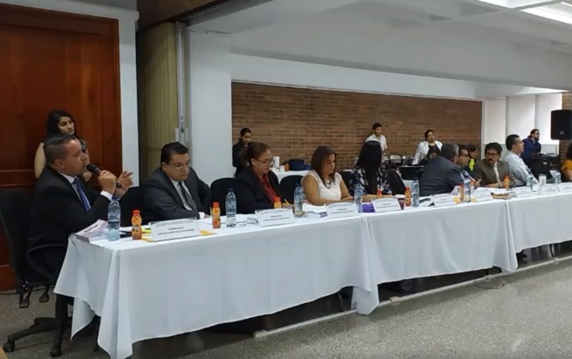 Comisión de Postulación para magistrados de Corte Suprema de Justicia revisa pruebas de descargo de aspirantes que incumplieron requisitos. (Foto Prensa Libre: Captura de pantalla)