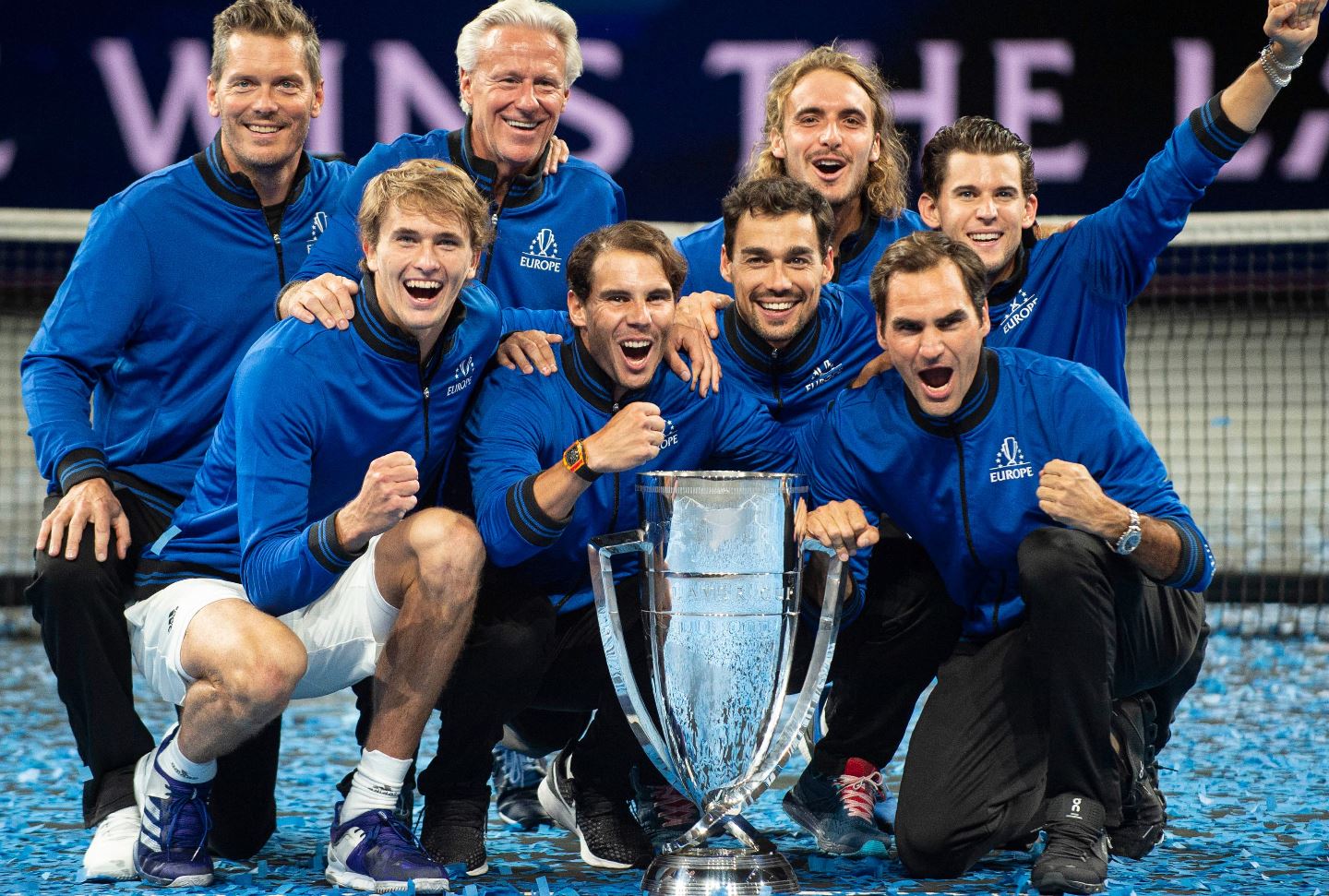 El equipo e Rafael Nadal y Roger Federer celebraron este domingo la Copa Laver. (Foto Prensa Libre: AFP).