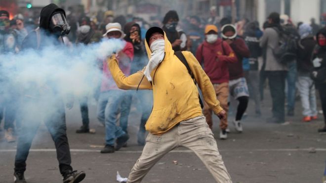 Los indígenas han denunciado la violenta respuesta de la policía en respuesta a las protestas por el alza de los combustibles. GETTY IMAGES