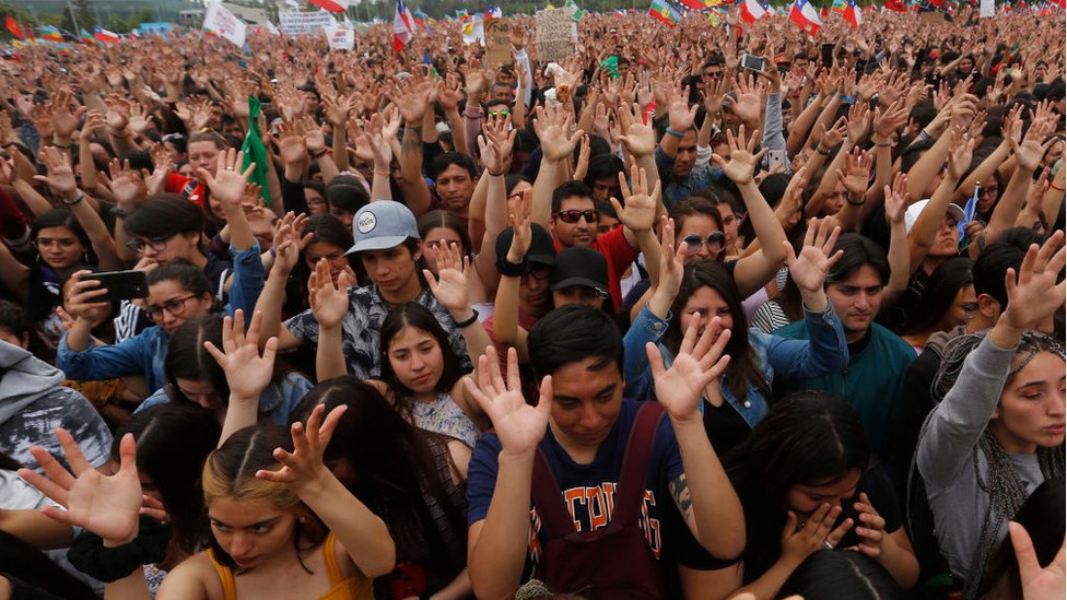 La marcha más grande de la historia de Chile fue contra la desigualdad provocada por su modelo económico. (Foto Prensa Libre: Getty Images)