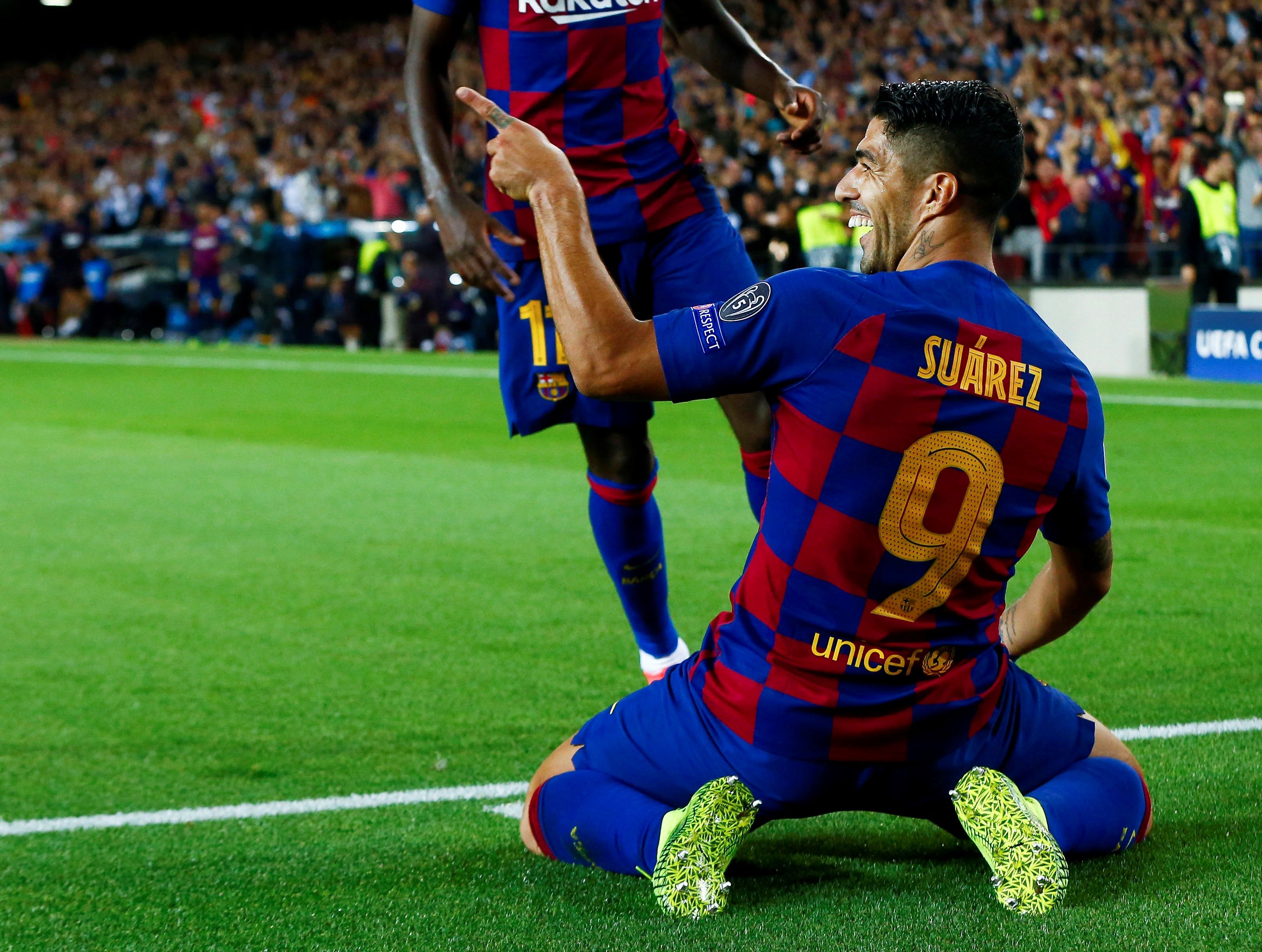 El delantero del FC Barcelona Luis Suárez celebra tras marcar el segundo gol ante el Inter de Milán. (Foto Prensa Libre: EFE)