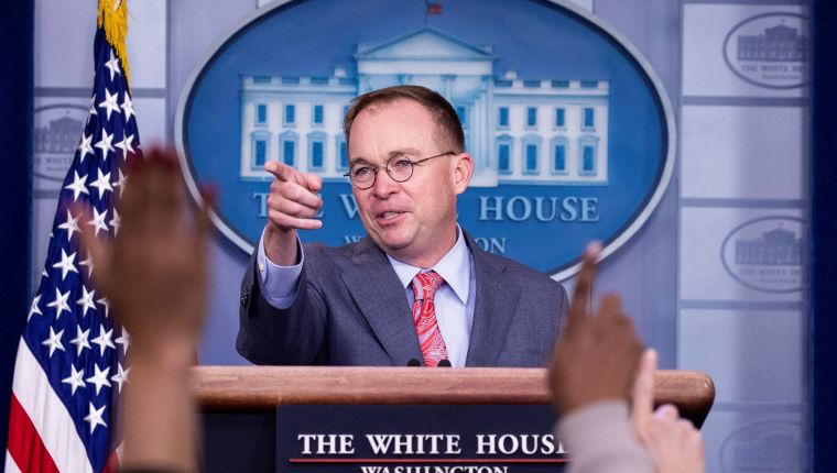 Mick Mulvaney, jefe de gabinete de la Casa Blanca, en la conferencia de prensa del pasado 17 de octubre en la cual reconoció que EE. UU. presionó a Centroaméerica para conseguir la firma de acuerdos migratorios. (Foto Prensa Libre: EFE)