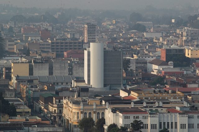 Guatemala mejoró dos posiciones en el índice que evalúa la forma en cómo se realizan los negocios en el país. (Foto Prensa Libre: Edwin Bercián)