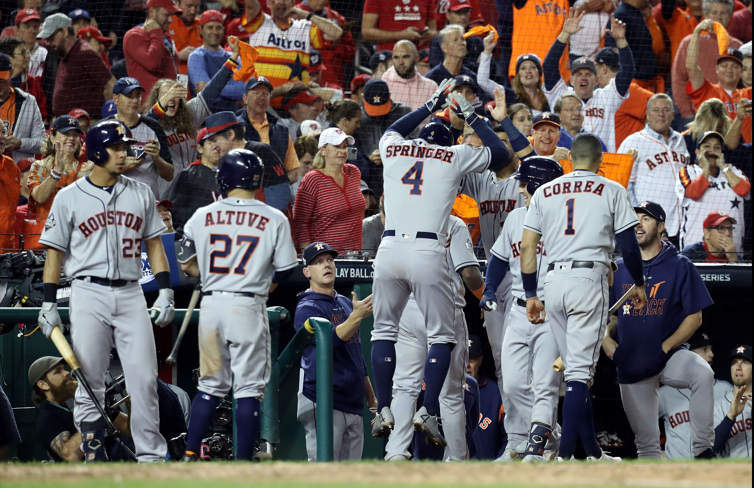 Los Astros ganaron el tercer juego consecutivo contra los Nacionales, en el quinto partido disputado en el National Park. (Foto Prensa Libre: AFP).