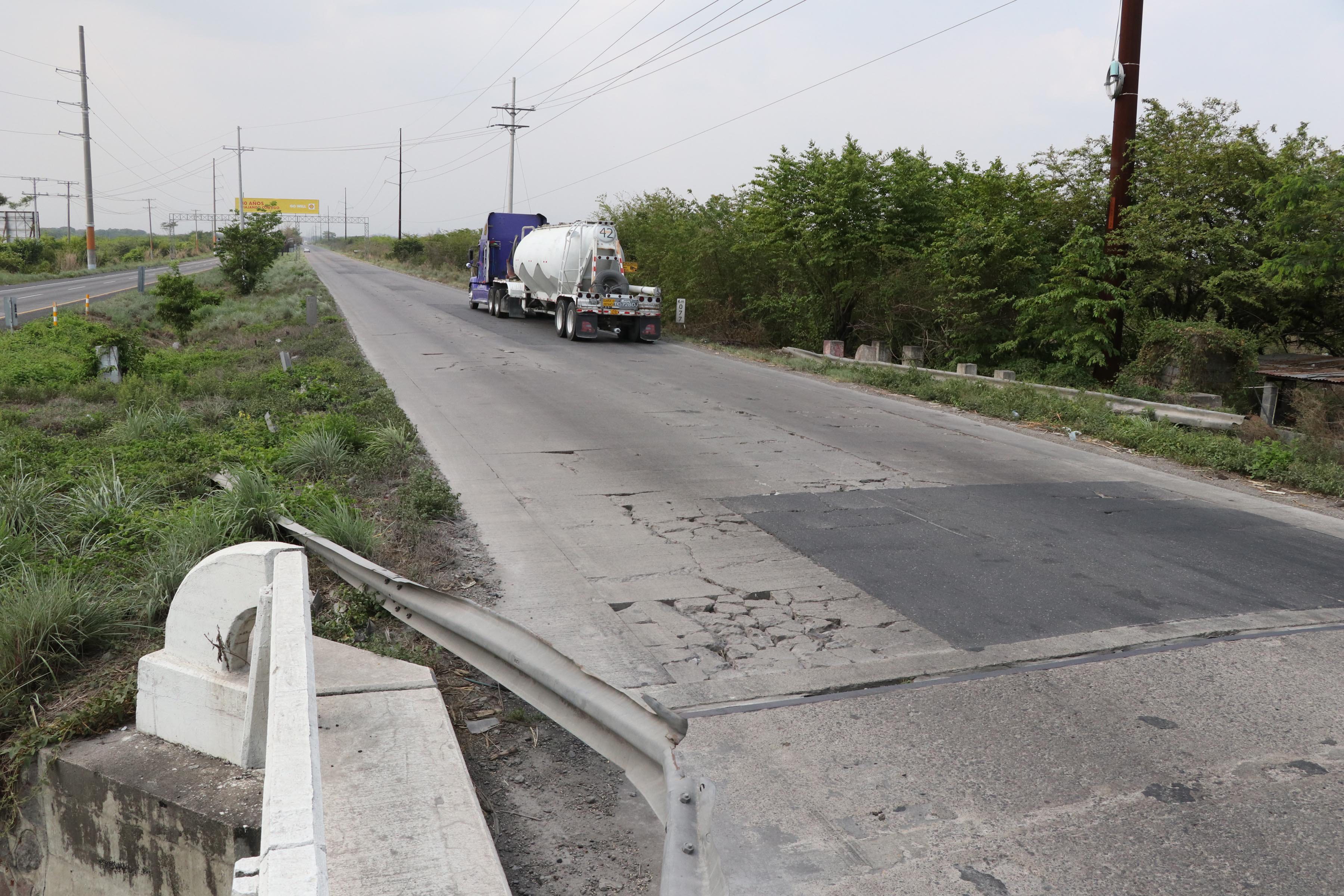 El contrato para el proyecto de la construcción de la autopista Escuintla-Puerto Quetzal con una inversión de US$125 millones deberá ser conocido de nuevo por el Congreso, según sentencia de la Corte de Constitucionalidad. (Foto Prensa Libre: Hemeroteca)  