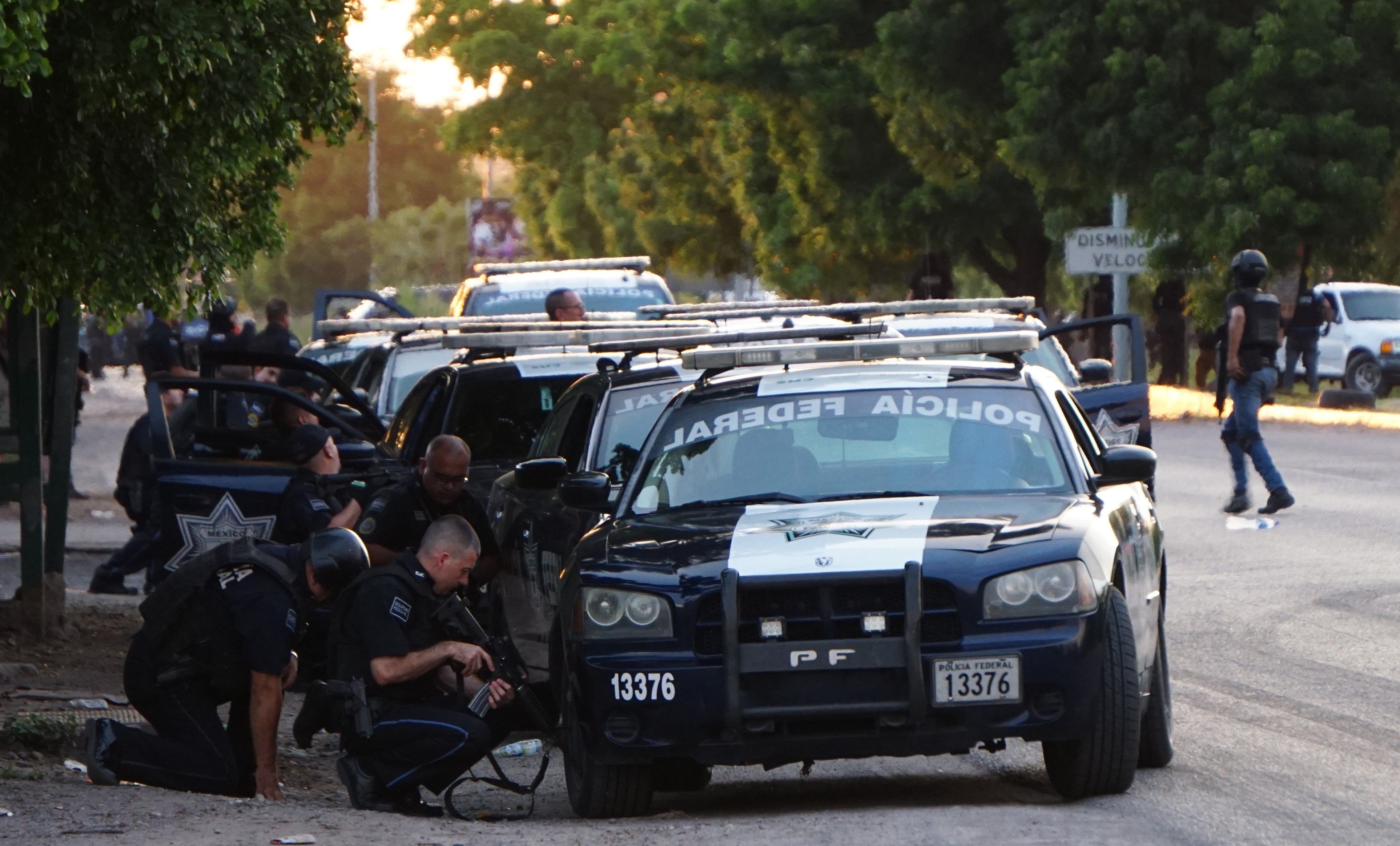 El caos se formó en Culiacán por la supuesta captura del hijo del Chapo. (Foto Prensa Libre: EFE)