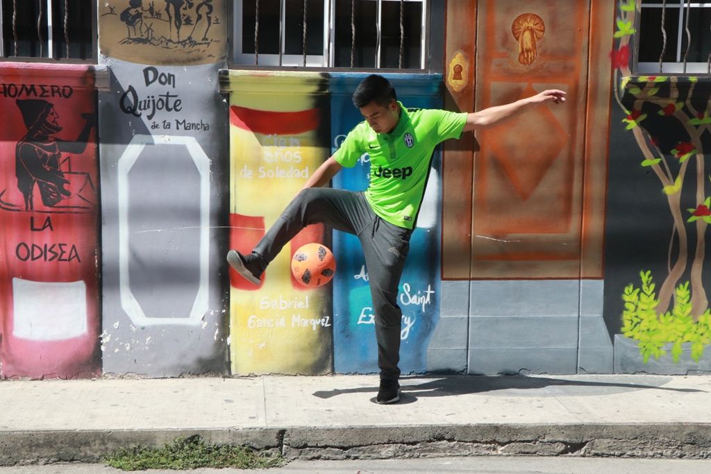 José Wilfredo García Calderón es uno de los mejores exponentes del futbol freestyle. (Foto Prensa Libre: Cortesía Digef)