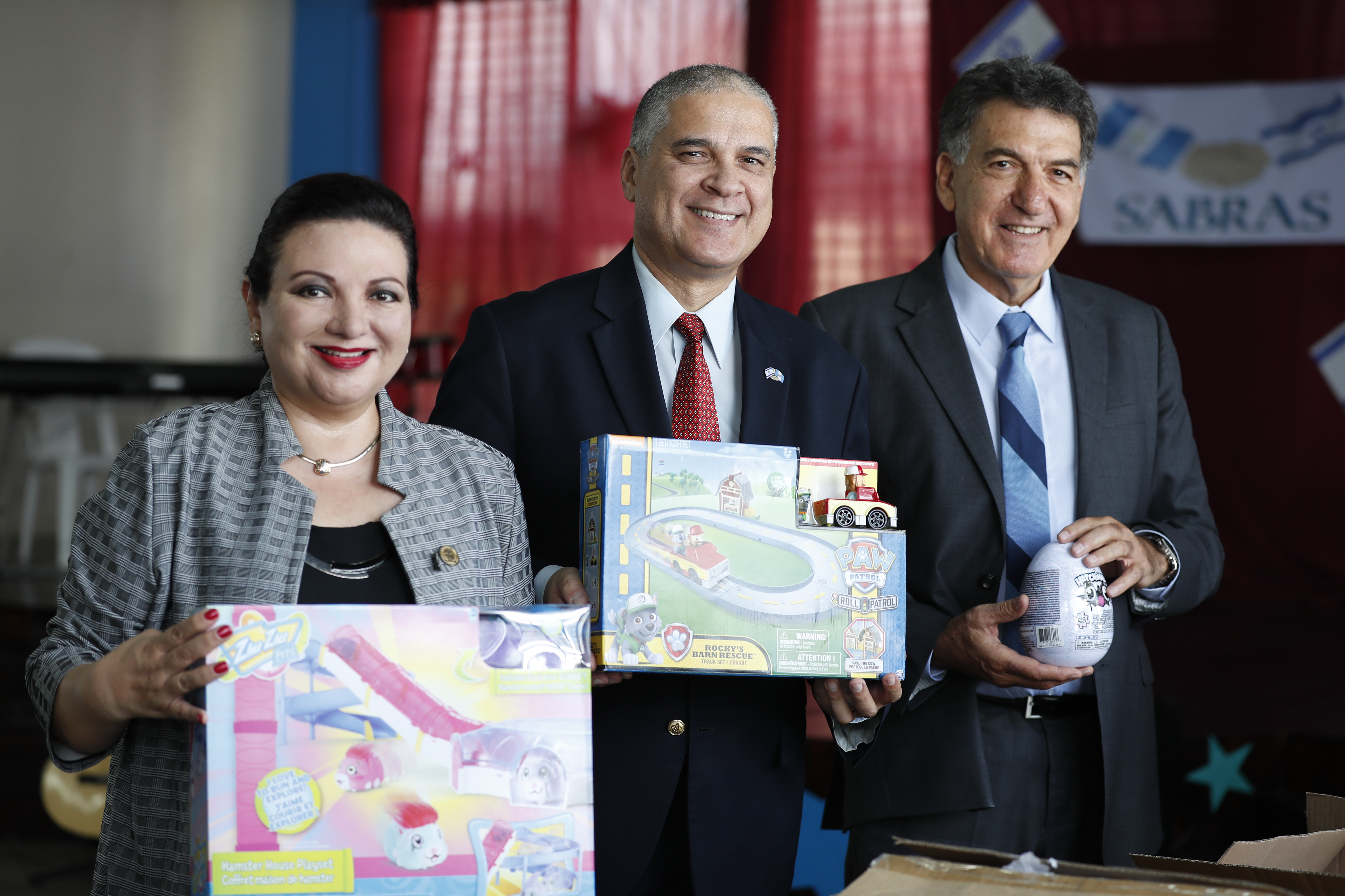 Magíster María de los Ángeles Soberanis de Rueda, Presidenta de Junta Directiva del Benemérito Comité Pro Ciegos y Sordos de Guatemala, Embajador del Estado de Israel en Guatemala, Mattanya Cohen e Isaac Michael, representante de la Fundación Israelí Sabras. Fotografía: Esbin García.