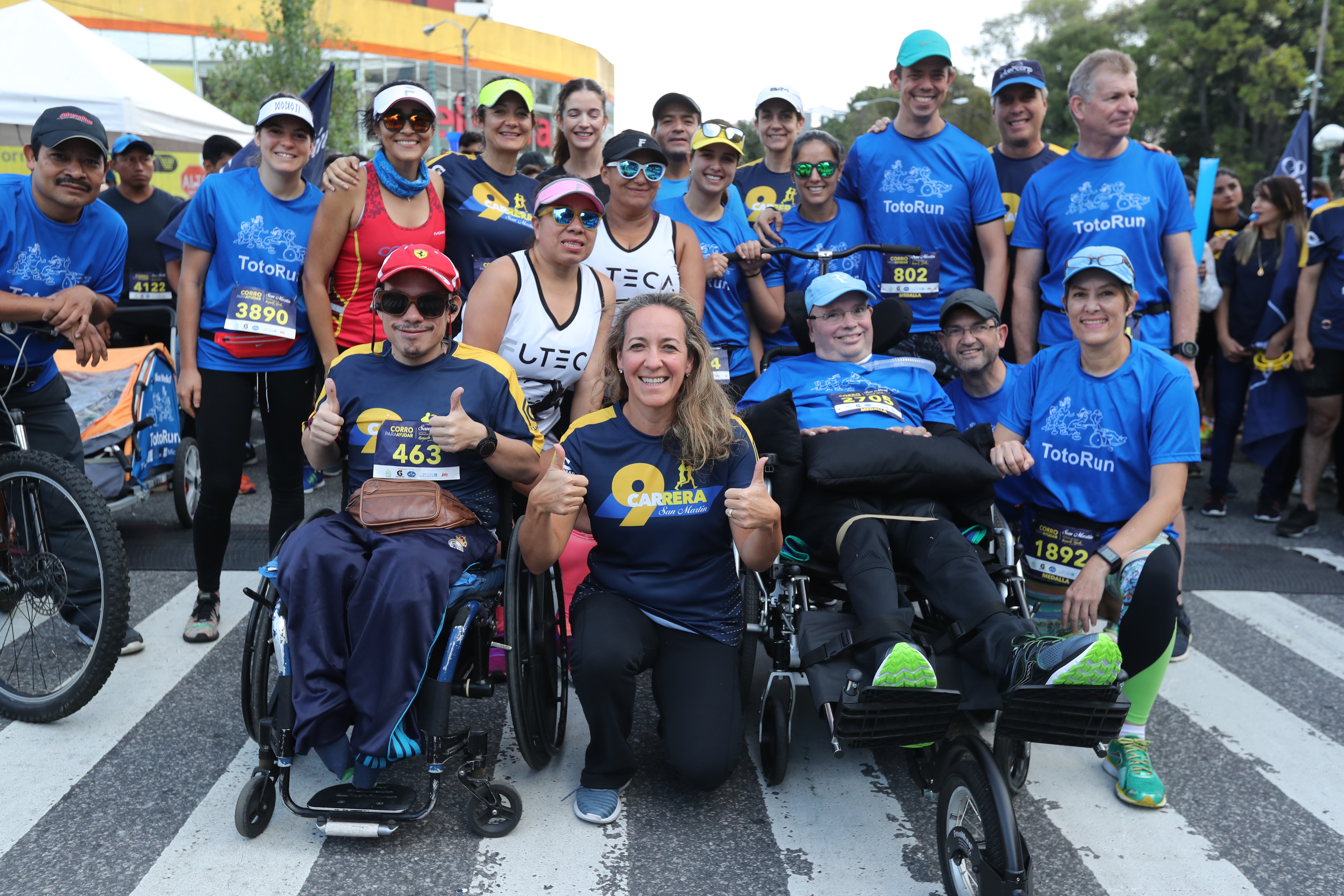 En la carrera participaron en las categorías de 5k, 10k y 15k el punto de salida como de meta fue en el Obelisco .Fotografía Prensa Libre: Erick Avila