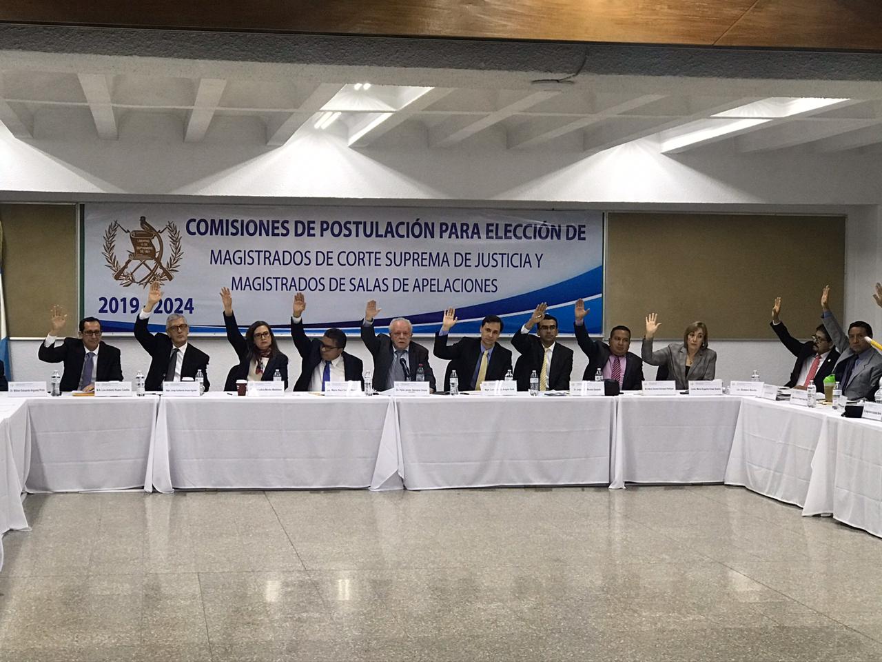 Los integrantes de la Comisión de Postulación para elegir magistrados de la Corte Suprema de Justicia establecen las fechas para que quienes aspiran a uno de esos  cargos presenten sus expedientes. (Foto Prensa Libre: Hemeroteca PL)