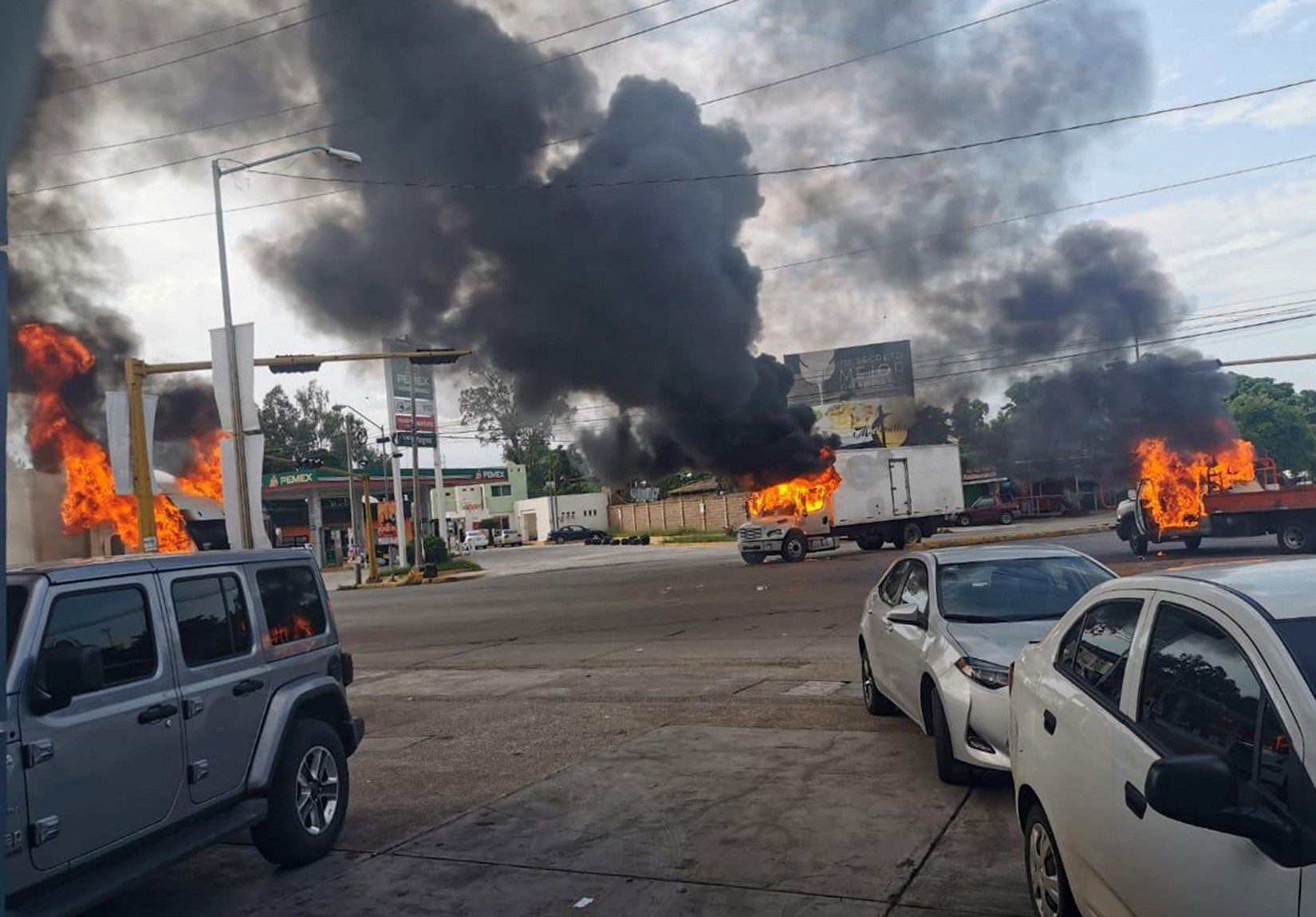 La captura del hijo del Chapo causó cruentos enfrentamientos en Culiacán. (Foto Prensa Libre: EFE)