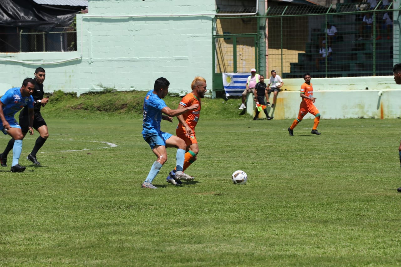 Sanarate firmó una importante victoria en condición de visita contra Siquinala, en el estadio Mateo Sicay Paz. (Foto Prensa Libre: Carlos Paredes).