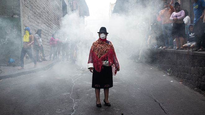 La mujer de la foto viral provenía de la provincia de Cotopaxi. (DAVID DÍAZ ARCOS, GENTILEZA AGENCIA BLOOMBERG)