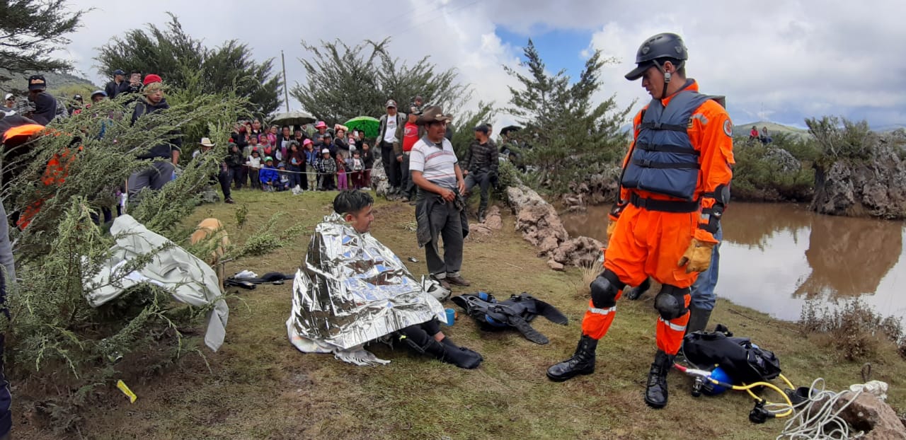 Bomberos sufren hipotermia durante la búsqueda de un joven que fue arrastrado por el Río Escondido, en Huehuetenango. (Foto Prensas Libre. Cortesía Bomberos Voluntarios)