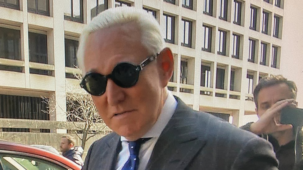 Roger Stone fue hallado culpable de ofrecer falso testimonio al Congreso, obstrucción y manipulación de testigos entre otros delitos. REUTERS