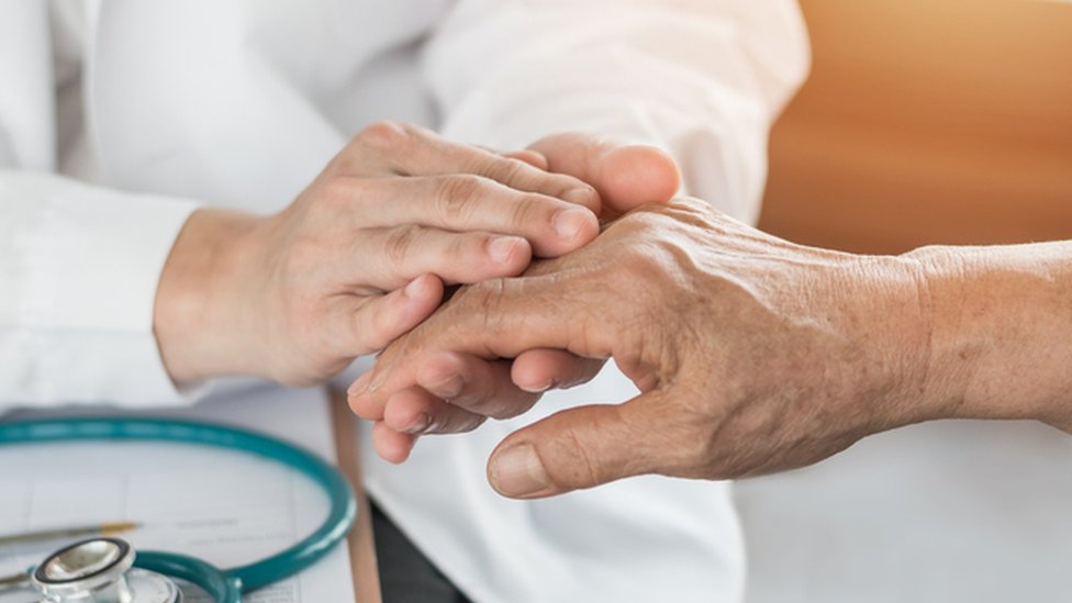 Un estudio reciente encontró vínculos entre la temperatura de la palma de la mano y el padecimiento de artritis reumatoide.