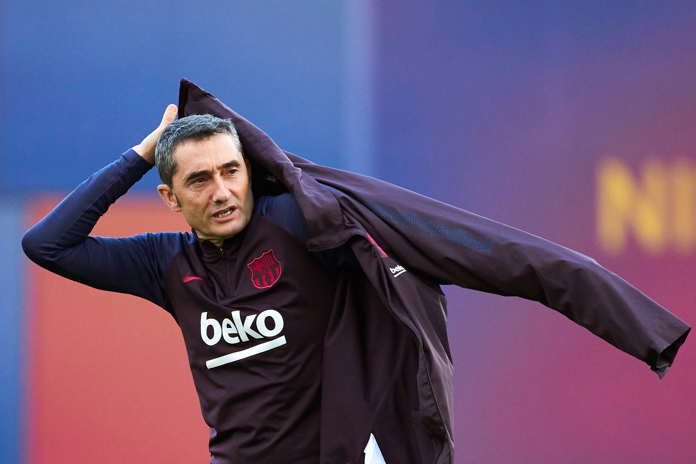 El entrenador del Barcelona, Ernesto Valverde, ha dicho que asume la responsabilidad por la derrota ante el Levante. (Foto Prensa Libre: EFE)