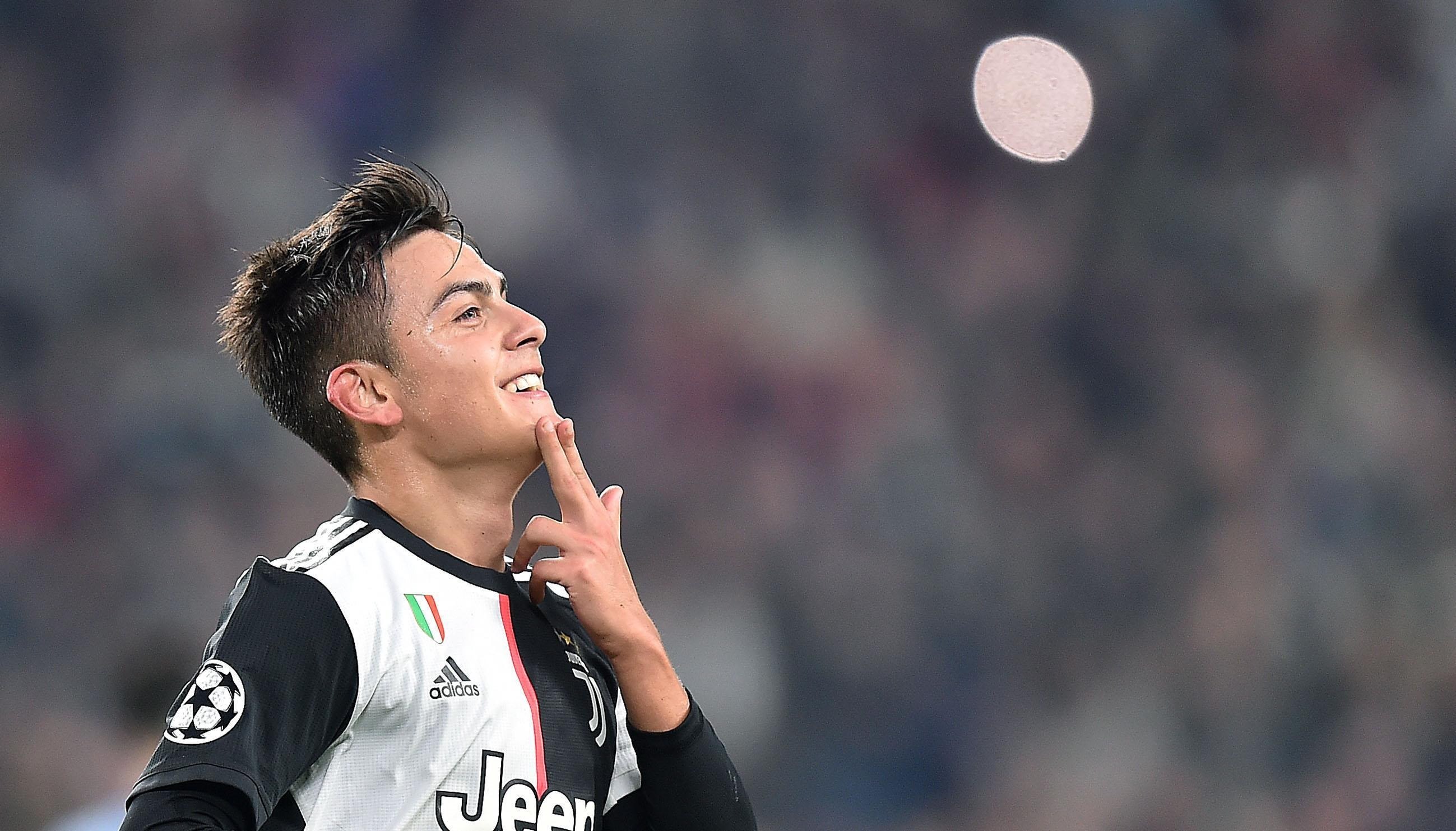 El delantero argentino Paulo Dybala celebra el gol del triunfo para la Juventus. (Foto Prensa Libre: EFE)