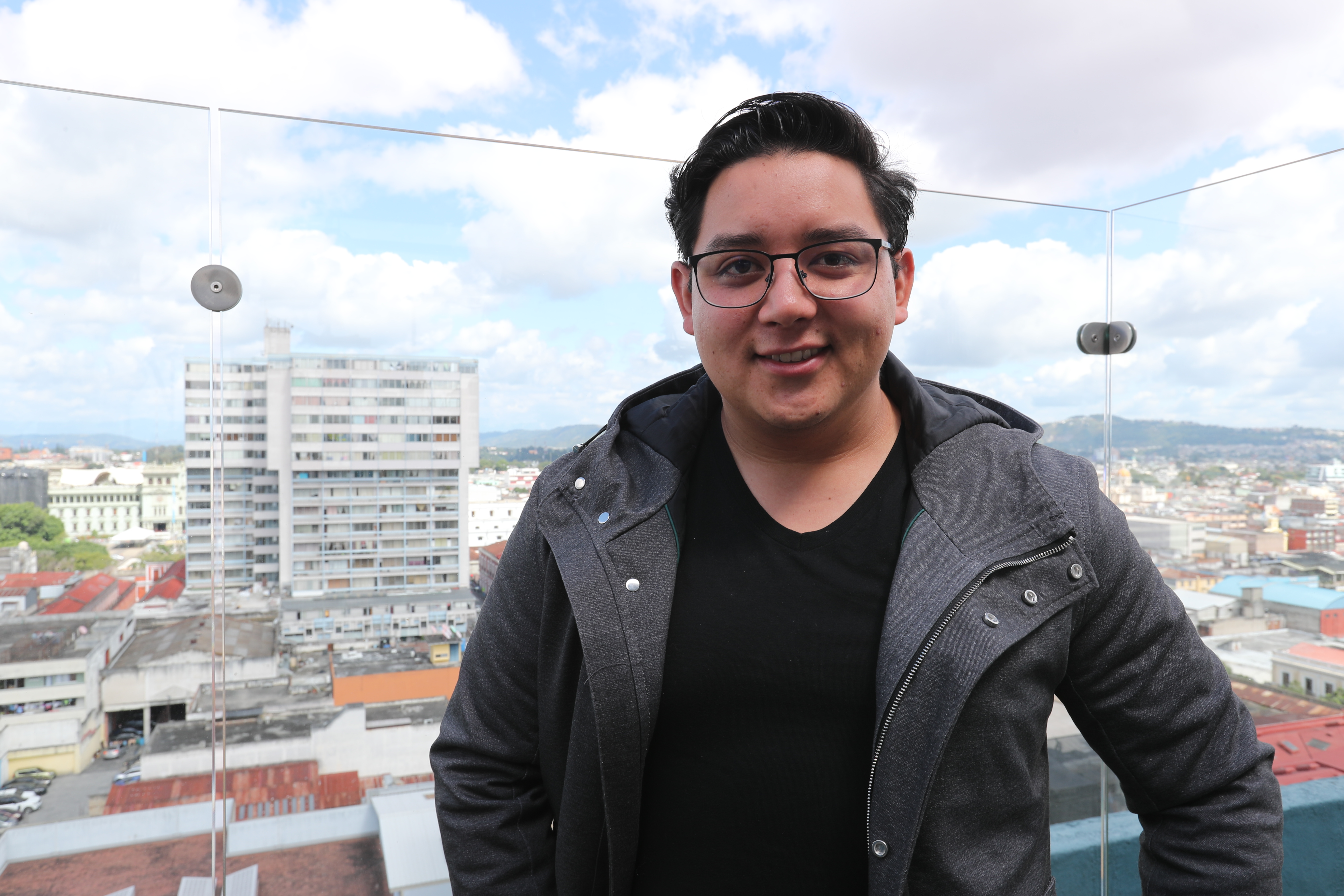 El tenor Andrés Marroquín ofrecerá un concierto el próximo domingo en La Antigua Guatemala. (Foto Prensa Libre: Andrea Jumique)