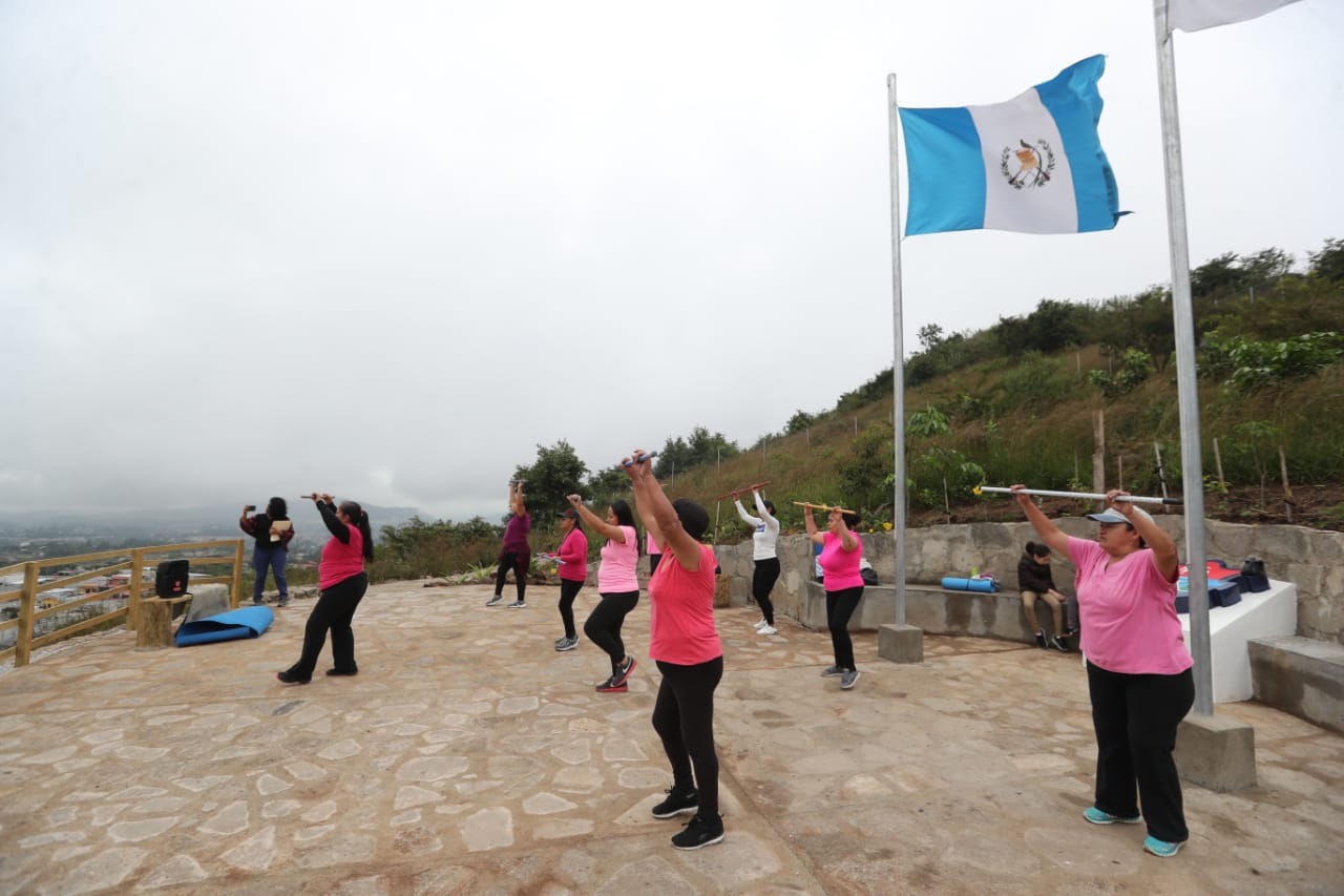 Los espacios de convivencia han sido diseñados para que sean utilizados por vecinos de todas las edades. (Foto Prensa Libre: Érick Ávila)