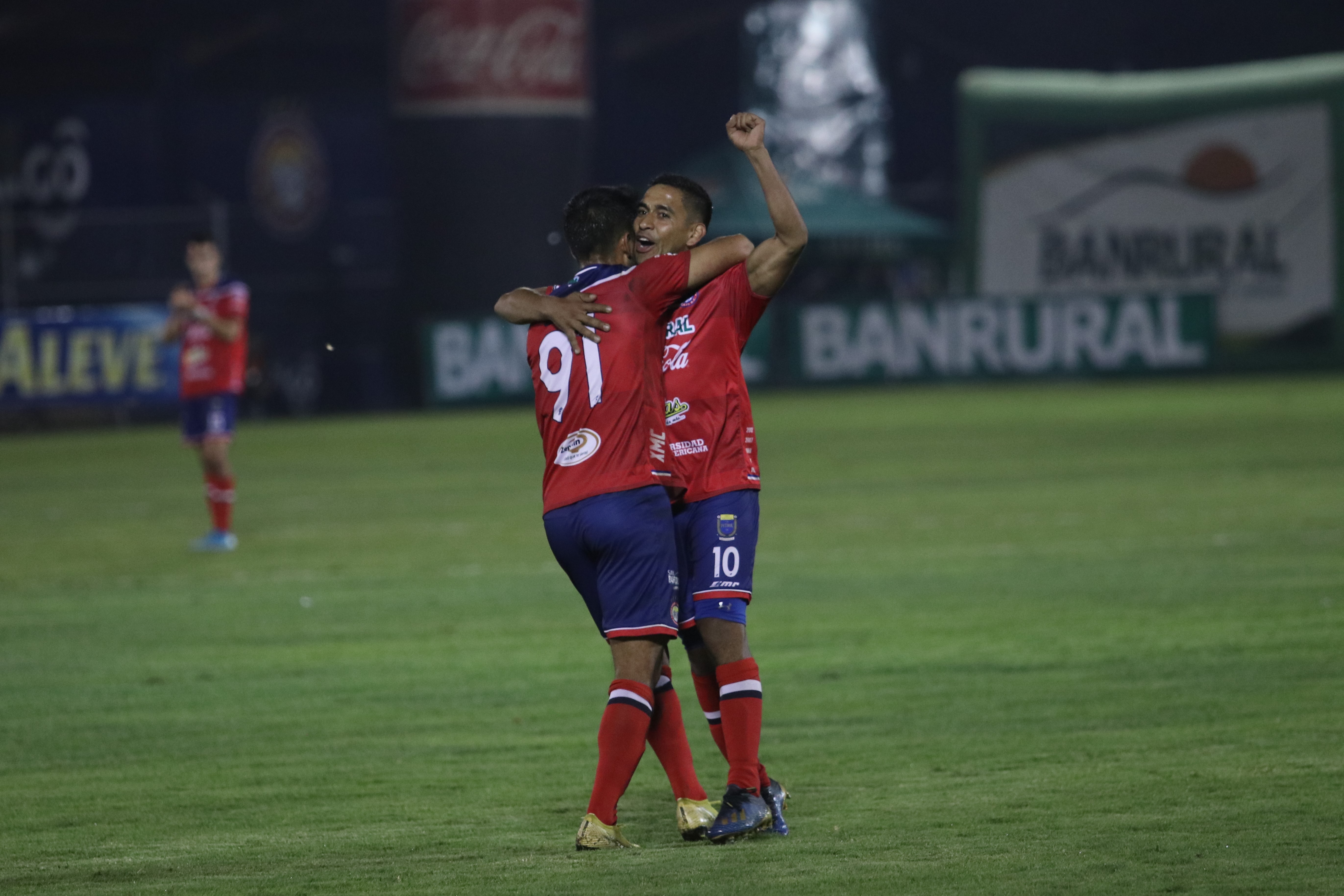 Cristian Albizures anotó un doblete en el triunfo de Xelajú sobre Siquinalá. (Foto Prensa Libre: Raúl Juárez)