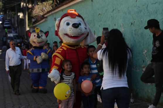 Muchos personajes reconocidos por los niños también participan en el evento. Foto Prensa Libre: Óscar Rivas