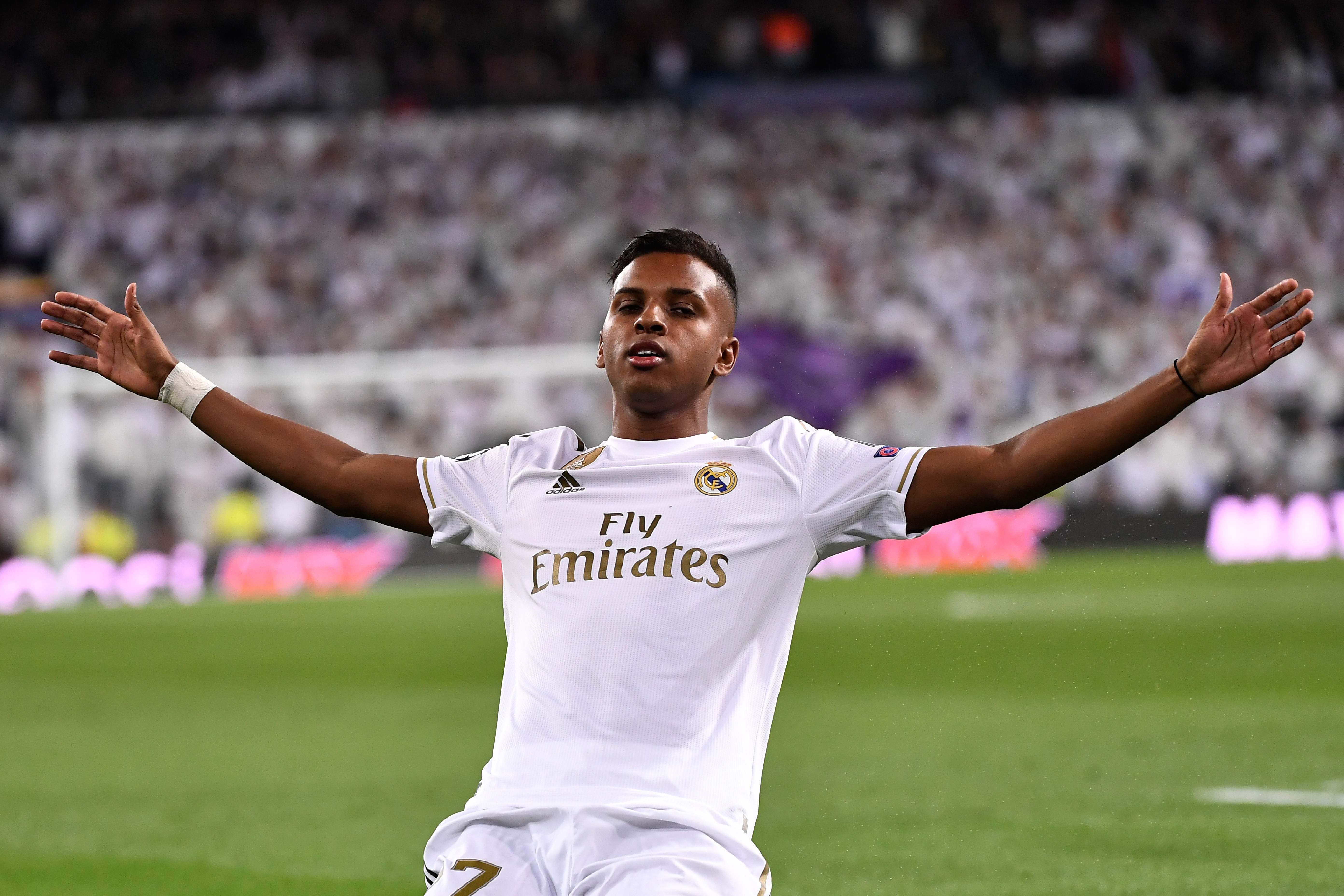 Así festejó Rodrygo en su noche soñada en el Santiago Bernabéu. (Foto Prensa Libre: AFP)