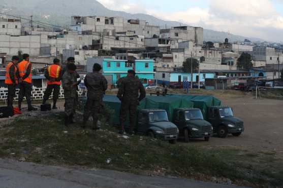 Los vecinos recibieron con agrado la noticia de que serían trasladados pero por su voluntad, que no serían forzados. Foto Prensa Libre: Óscar Rivas