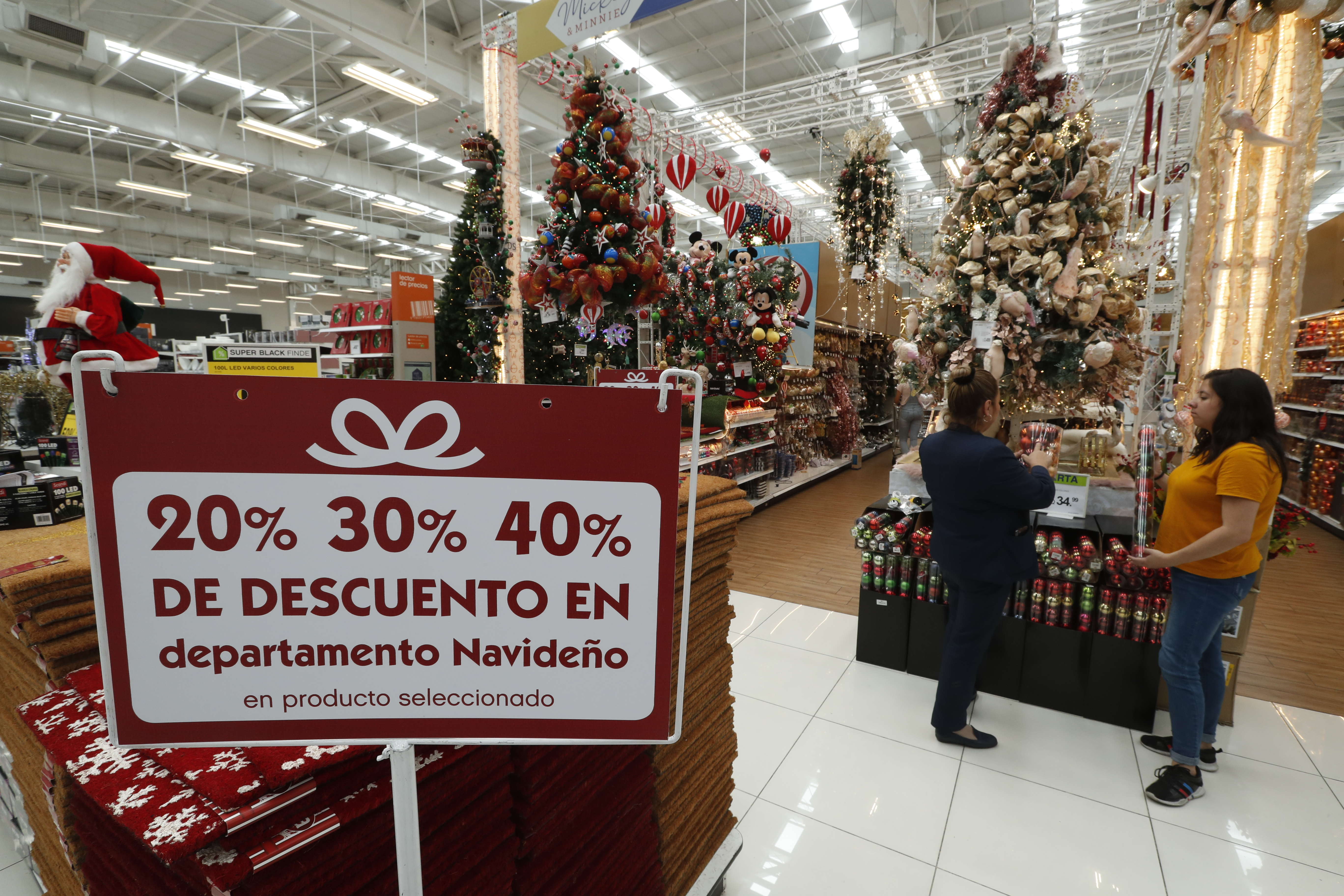 Amplios descuentos se ofrecen durante el Black Finde de Cemaco. (Foto Prensa Libre: Esbin García)